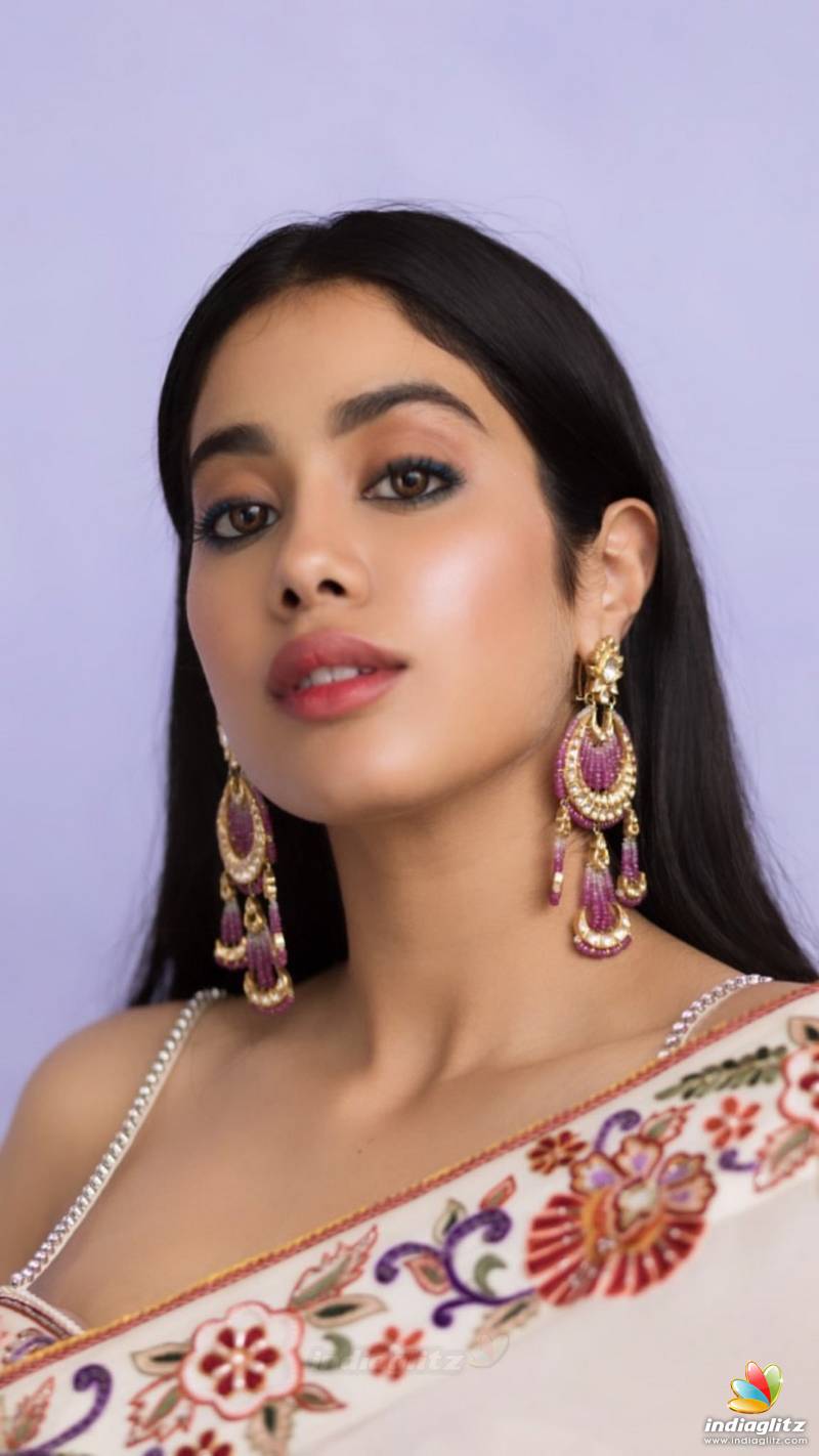 800x1422 Jhanvi Kapoor Photo Actress photo, image