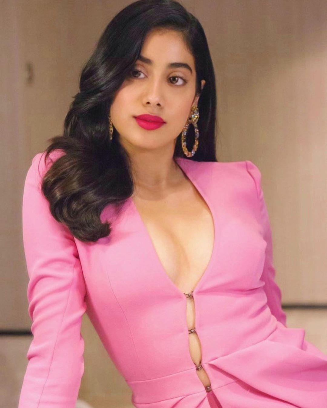 1080x1349 Janhvi Kapoor HD Photo: Bollywood Actress Janhvi Kapoor