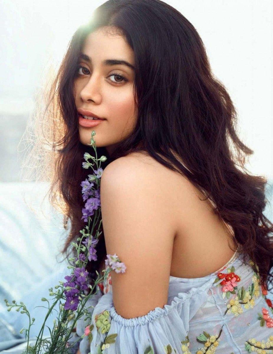 926x1200 Janhvi Kapoor Wallpaper