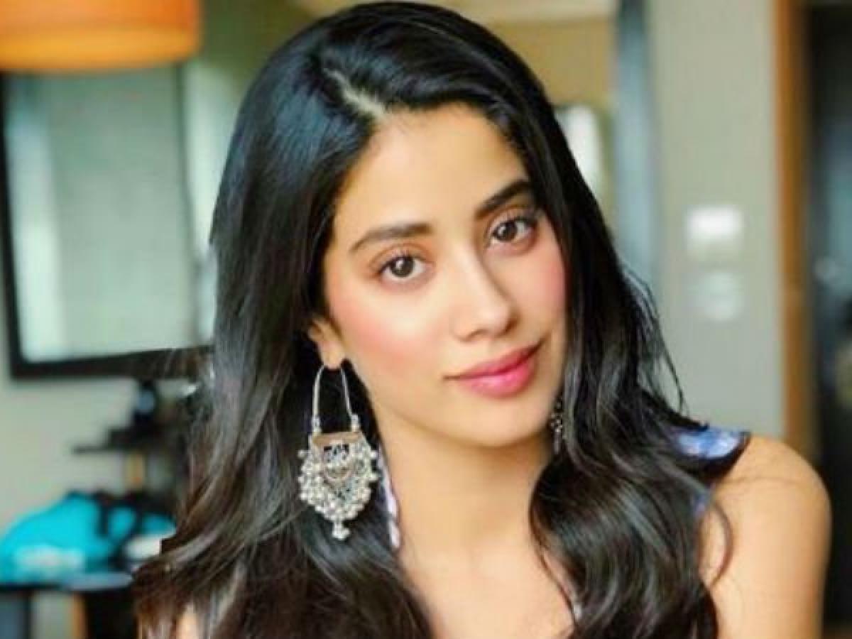 1200x900 Janhvi Kapoor sweet, hot, and beautiful photo