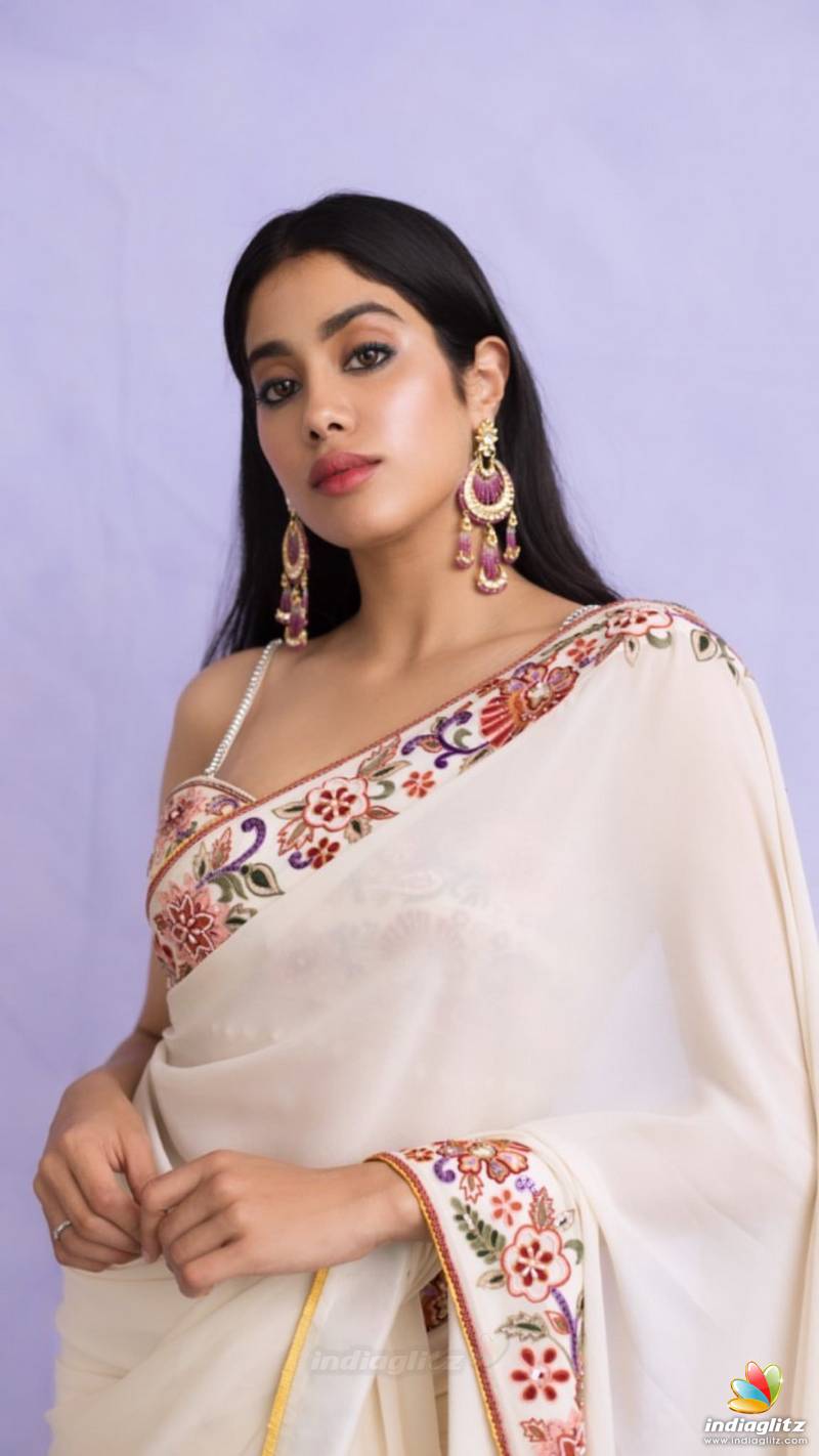 800x1422 Jhanvi Kapoor Photo Actress photo, image