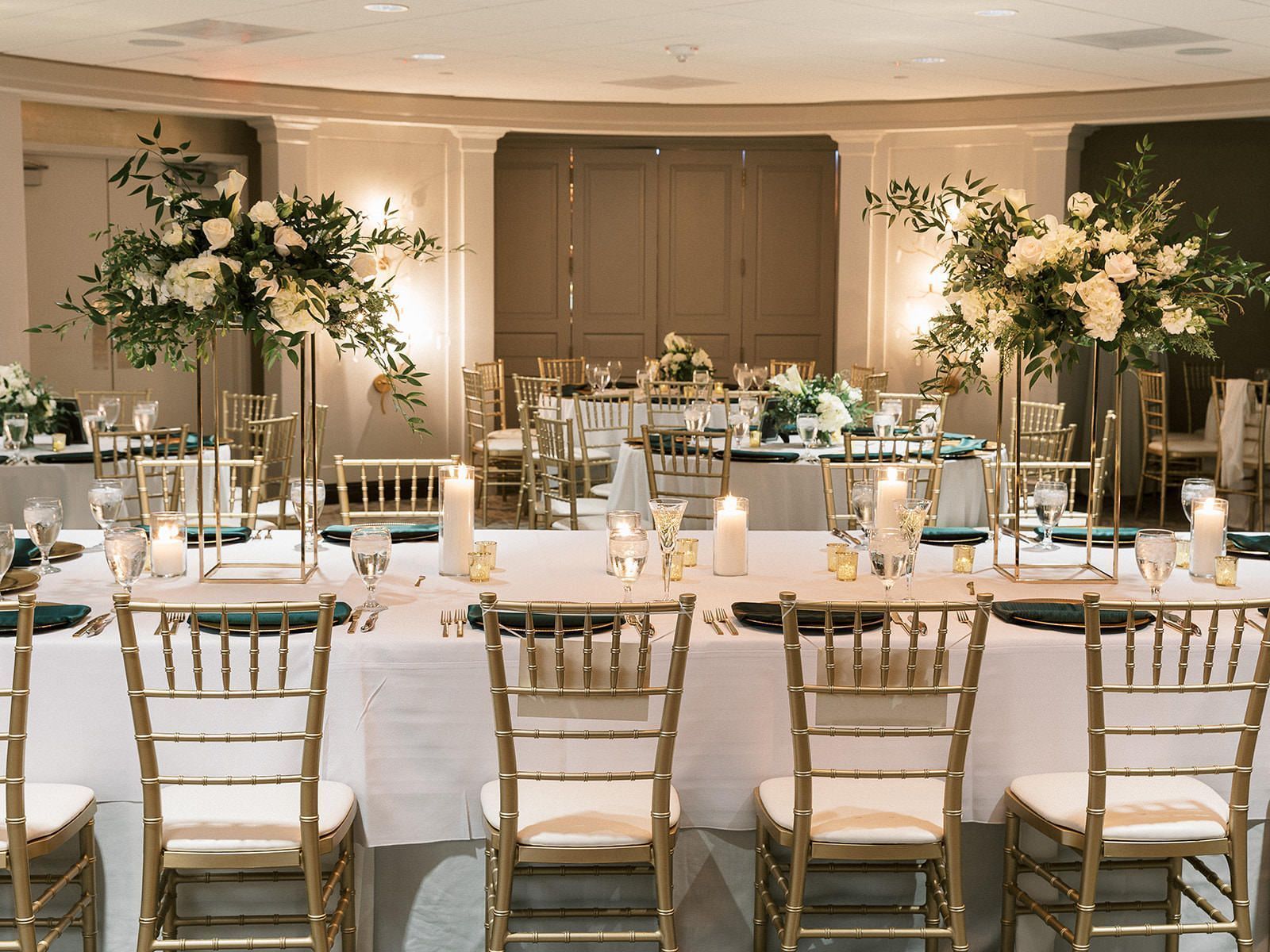 1600x1200 Elegant, Classic Emerald Green Wedding