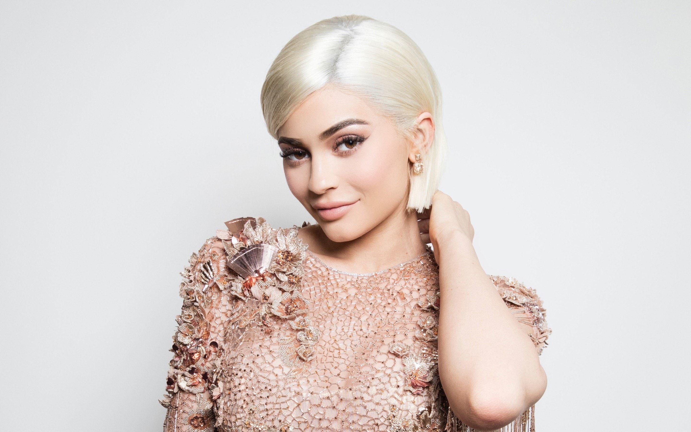 2880x1800 Kylie Jenner Blonde Celebrity. The best wallpaper