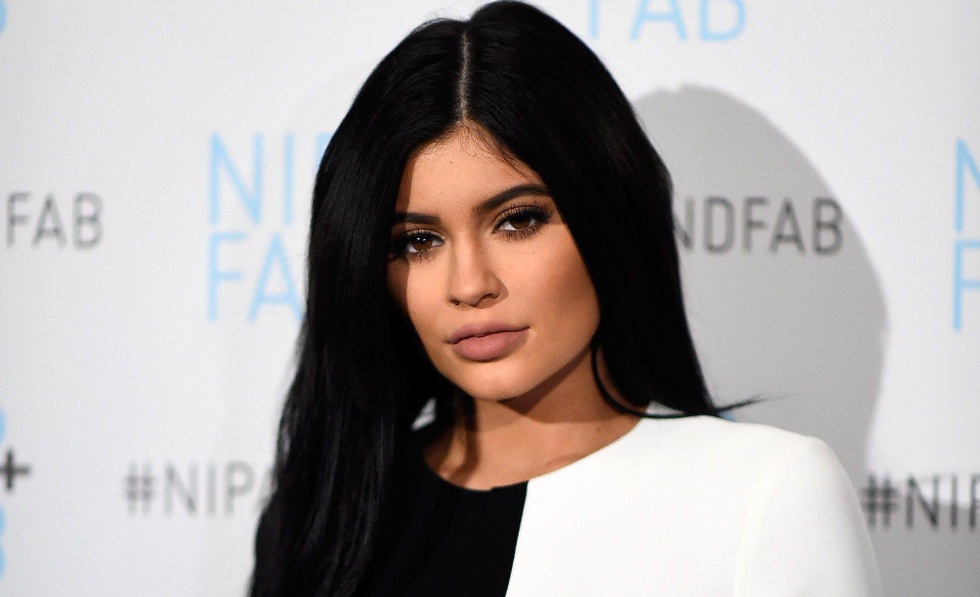 1980x1207 Kylie Jenner Wallpaper Download New 66 HD Image & Latest Pics