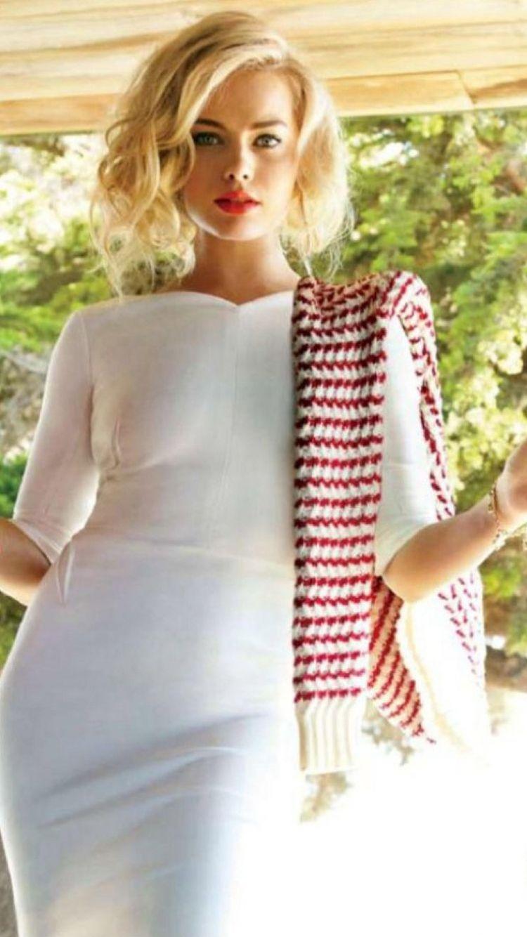 750x1334 Margot Robbie Apple IPhone 5 (640x1136) Wallpaper