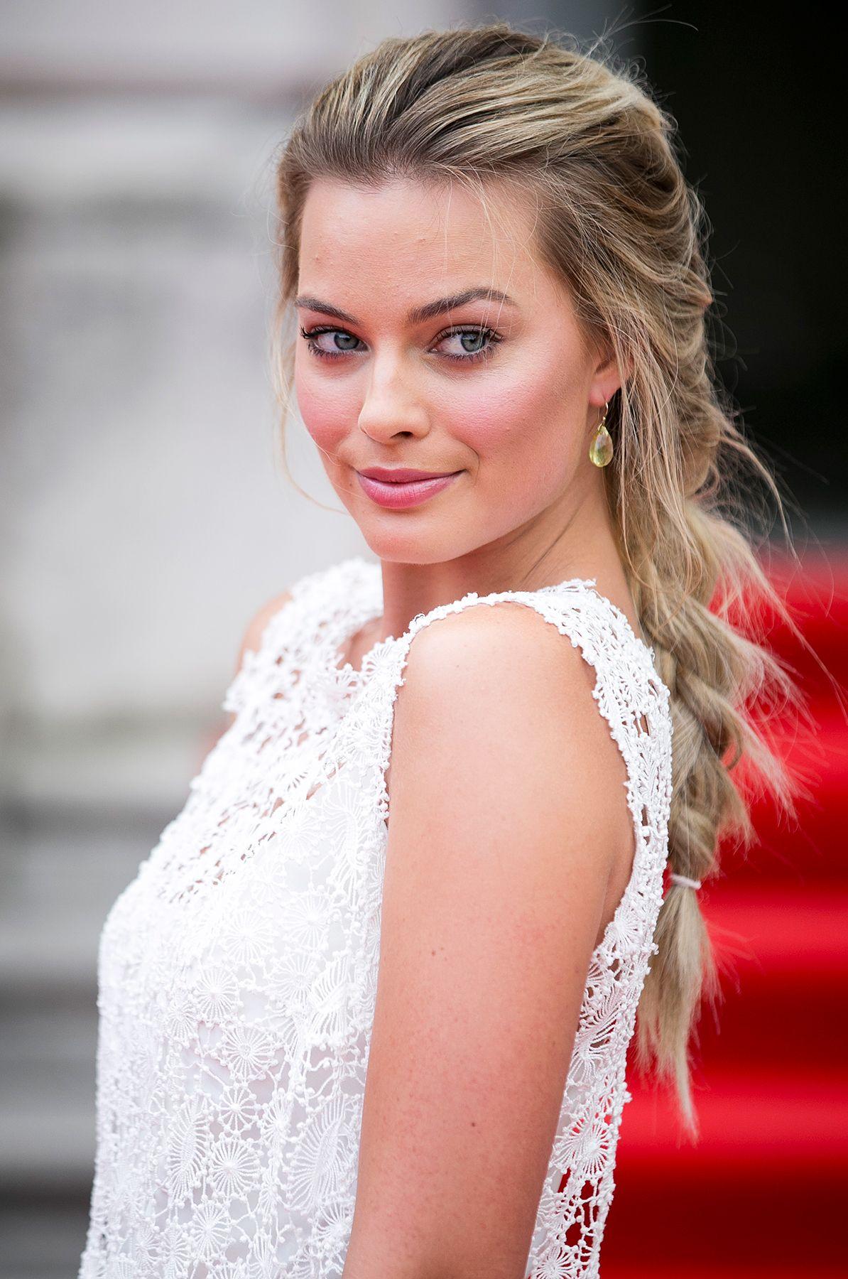 1194x1800 Margot Robbie HD Wallpaper for desktop download