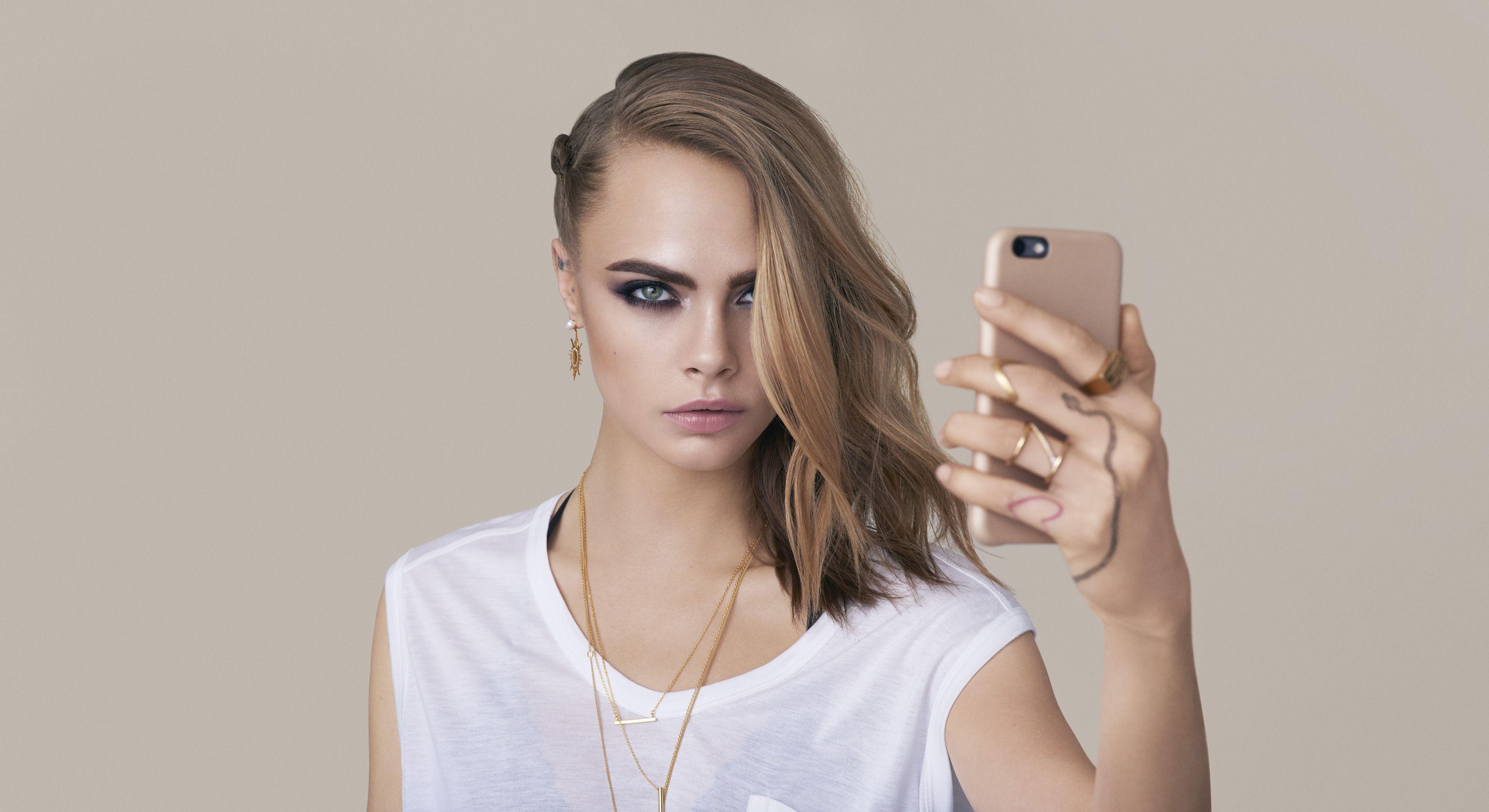 4724x2578 Cara Delevingne Wallpaper