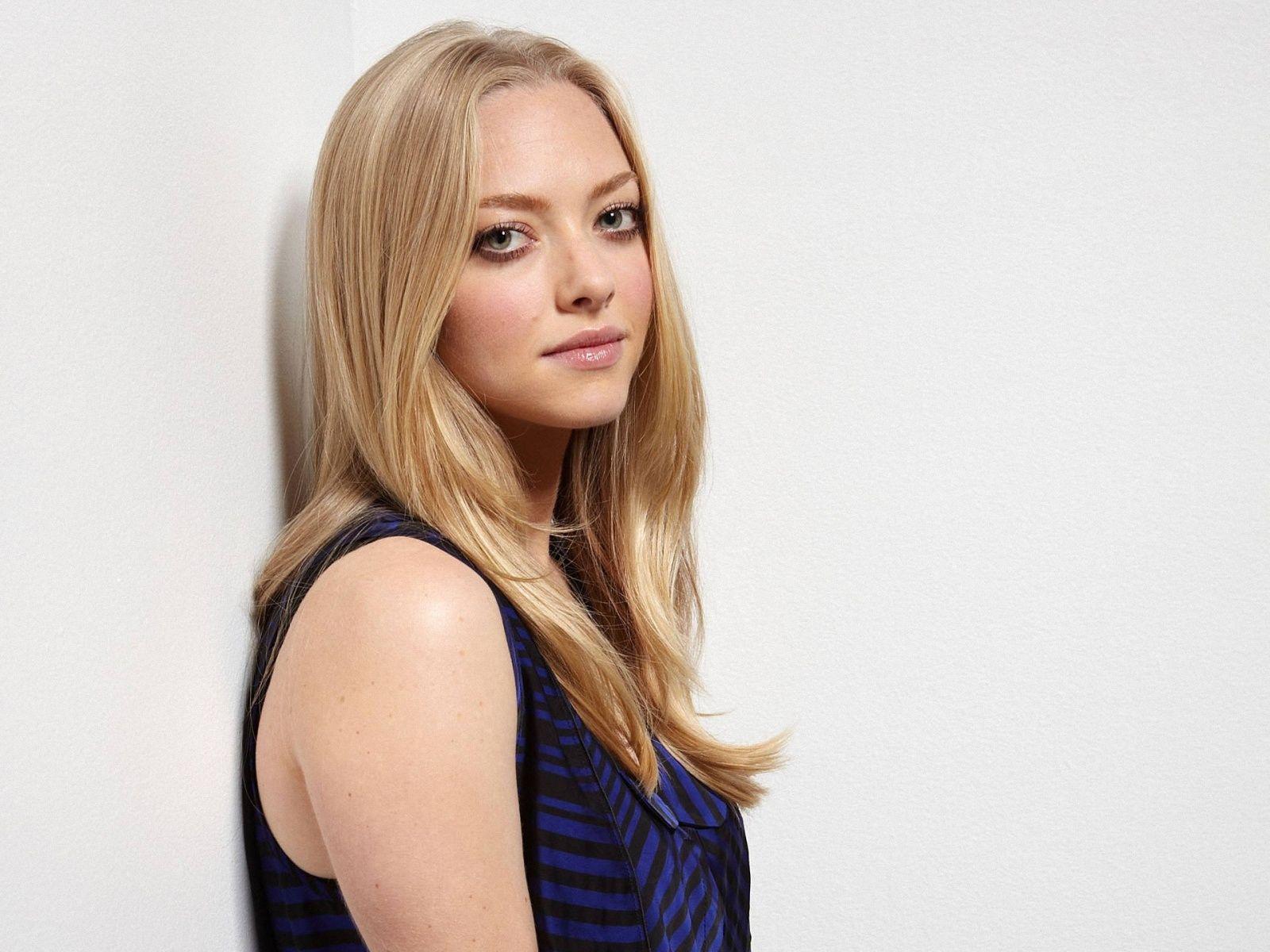 1600x1200 Amanda Seyfried Beautiful wallpaper. Amanda Seyfried
