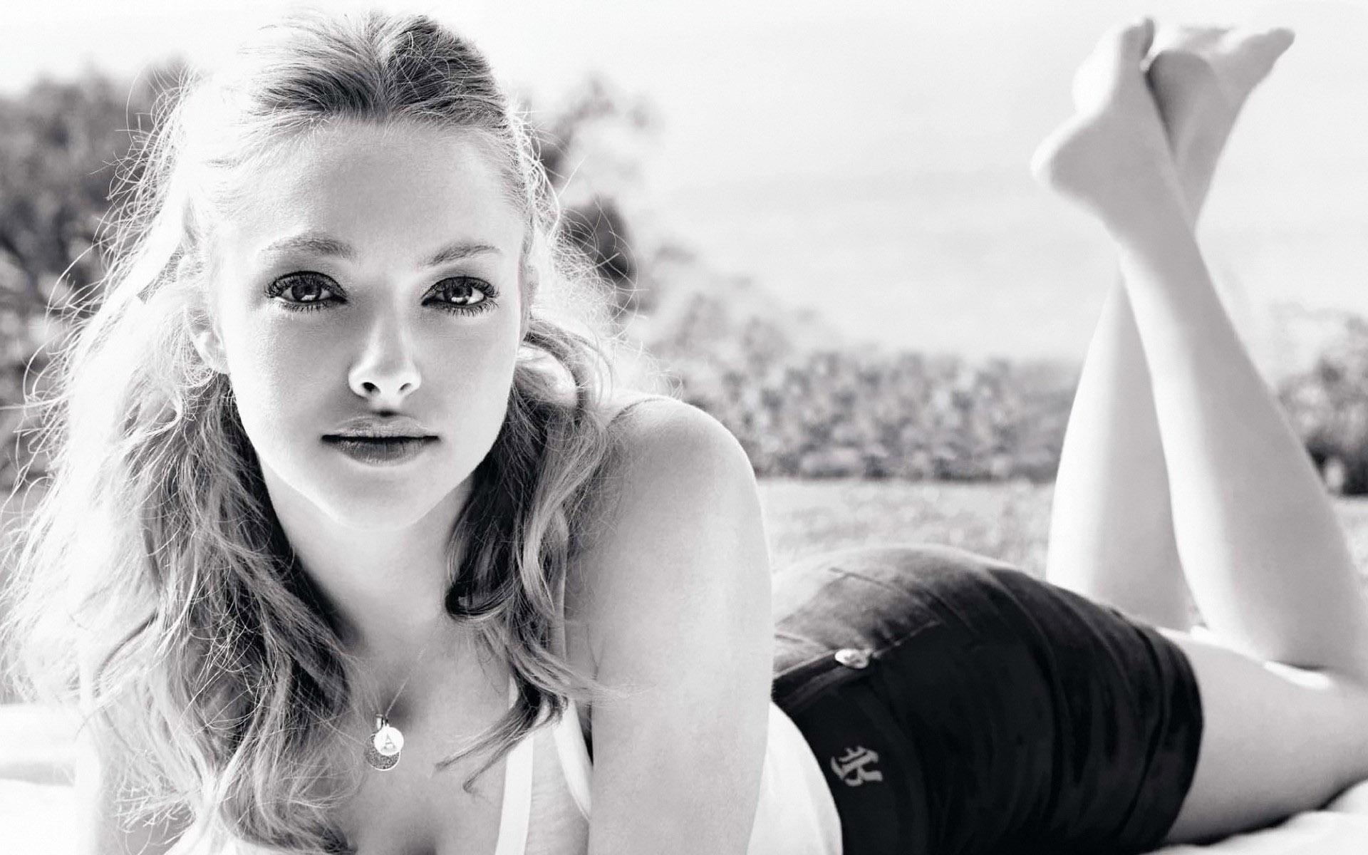 1920x1200 Beautiful Amanda Seyfried Wallpaper HD Wallpaper