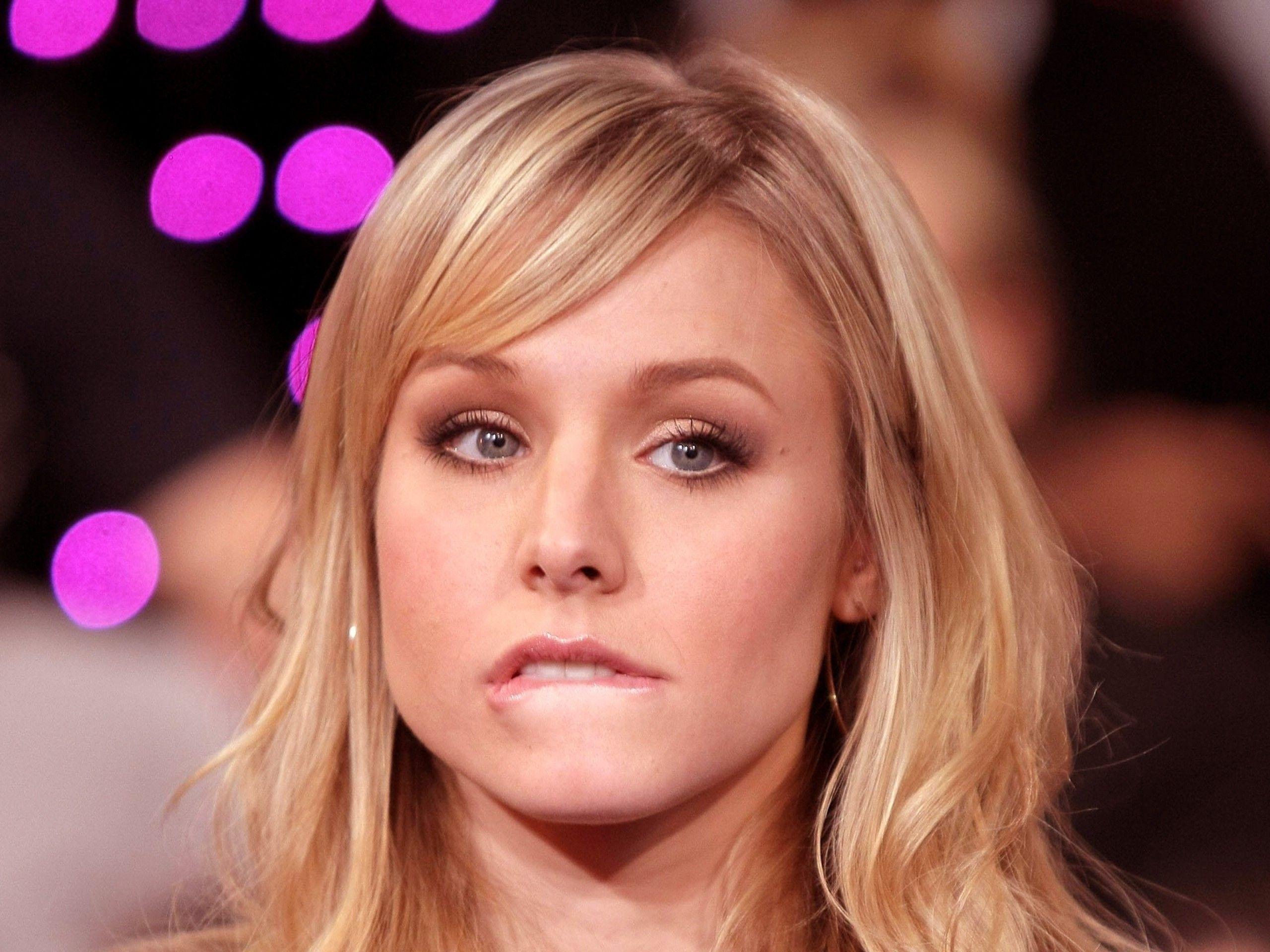 2560x1920 Kristen Bell Actress Celebrities HD Wallpaper