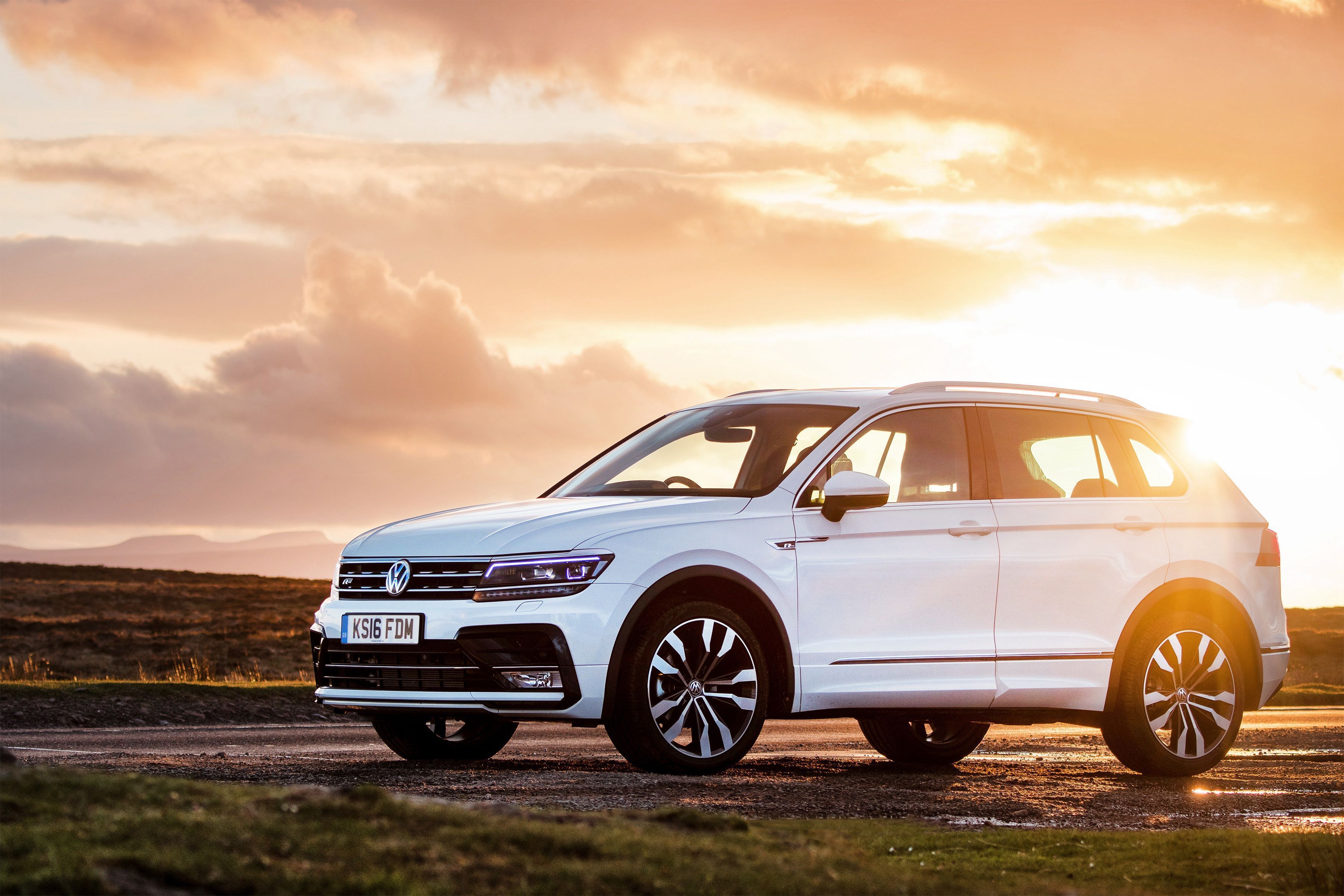3600x2400 Vehicles Volkswagen Tiguan HD Wallpaper