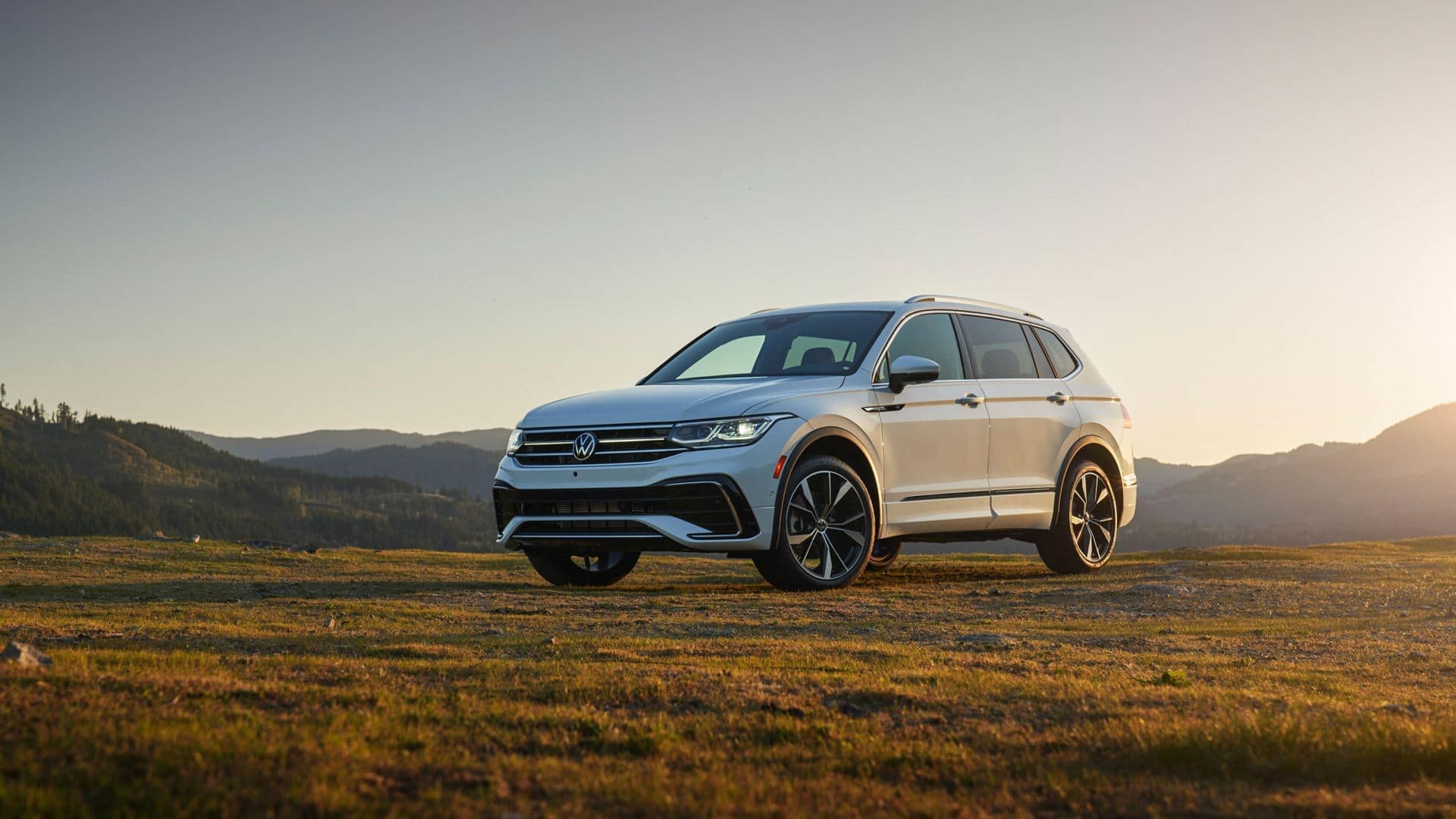1920x1080 Volkswagen Tiguan Taking On Off Roads