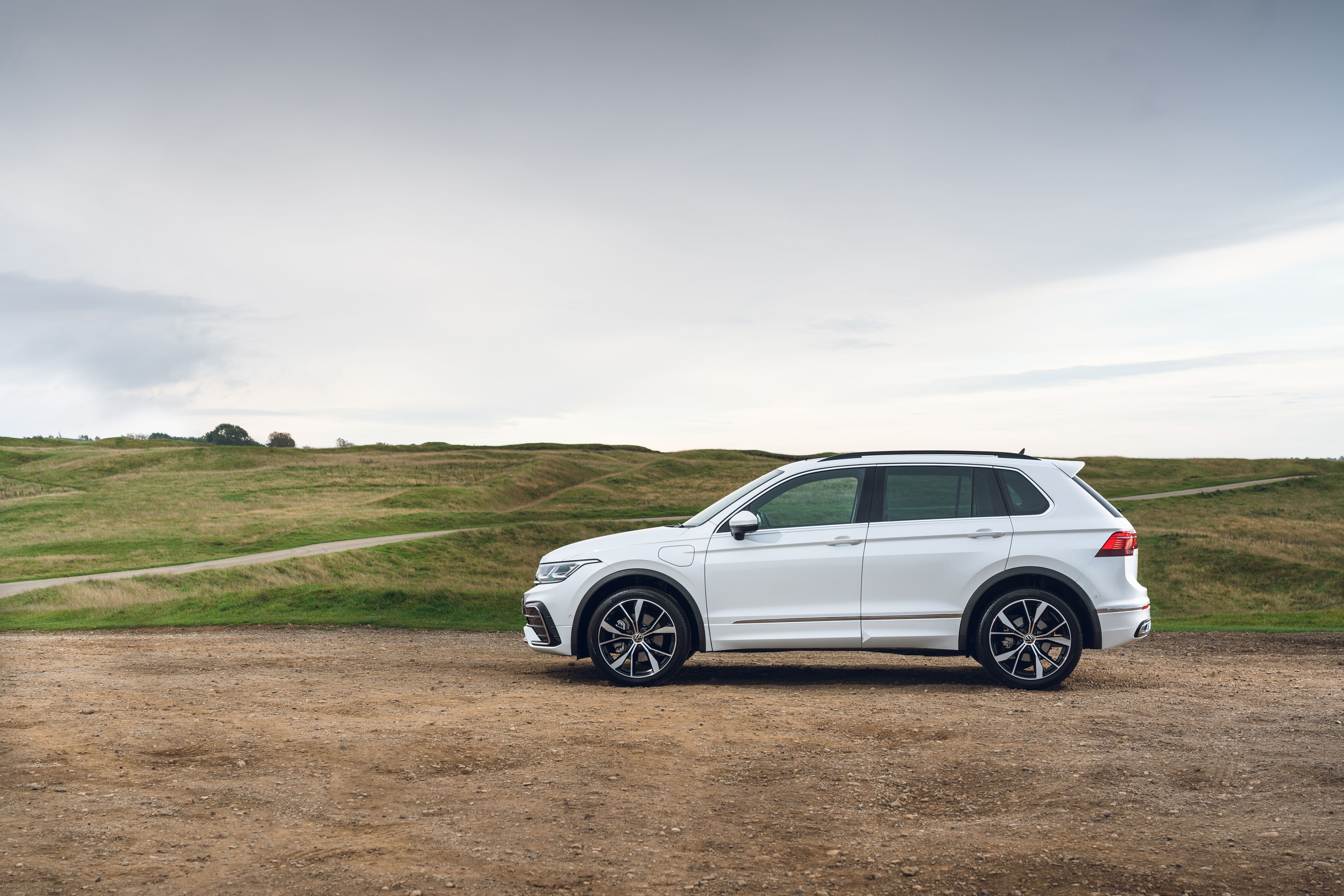 4183x2790 4K Volkswagen Tiguan EHybrid R Line