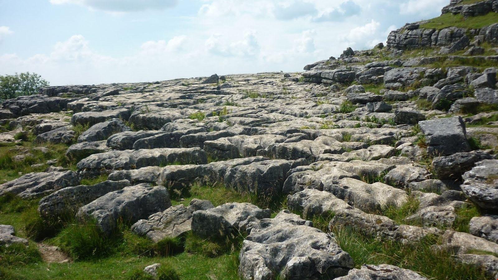 1600x900 1k Nature Photo Malham Cove North Yorkshire England