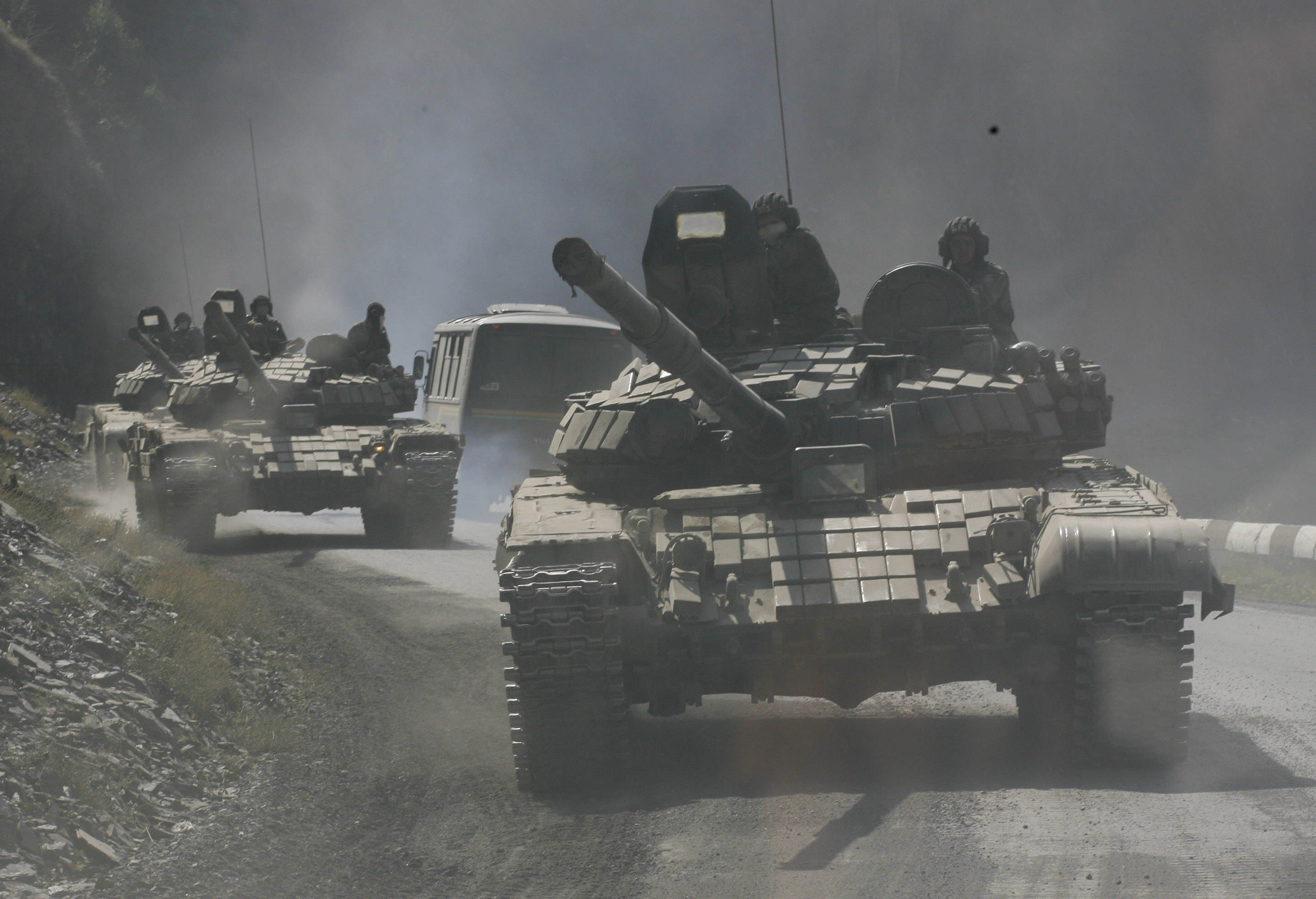 2880x1968 Russian Armored Forces To Get New Teeth