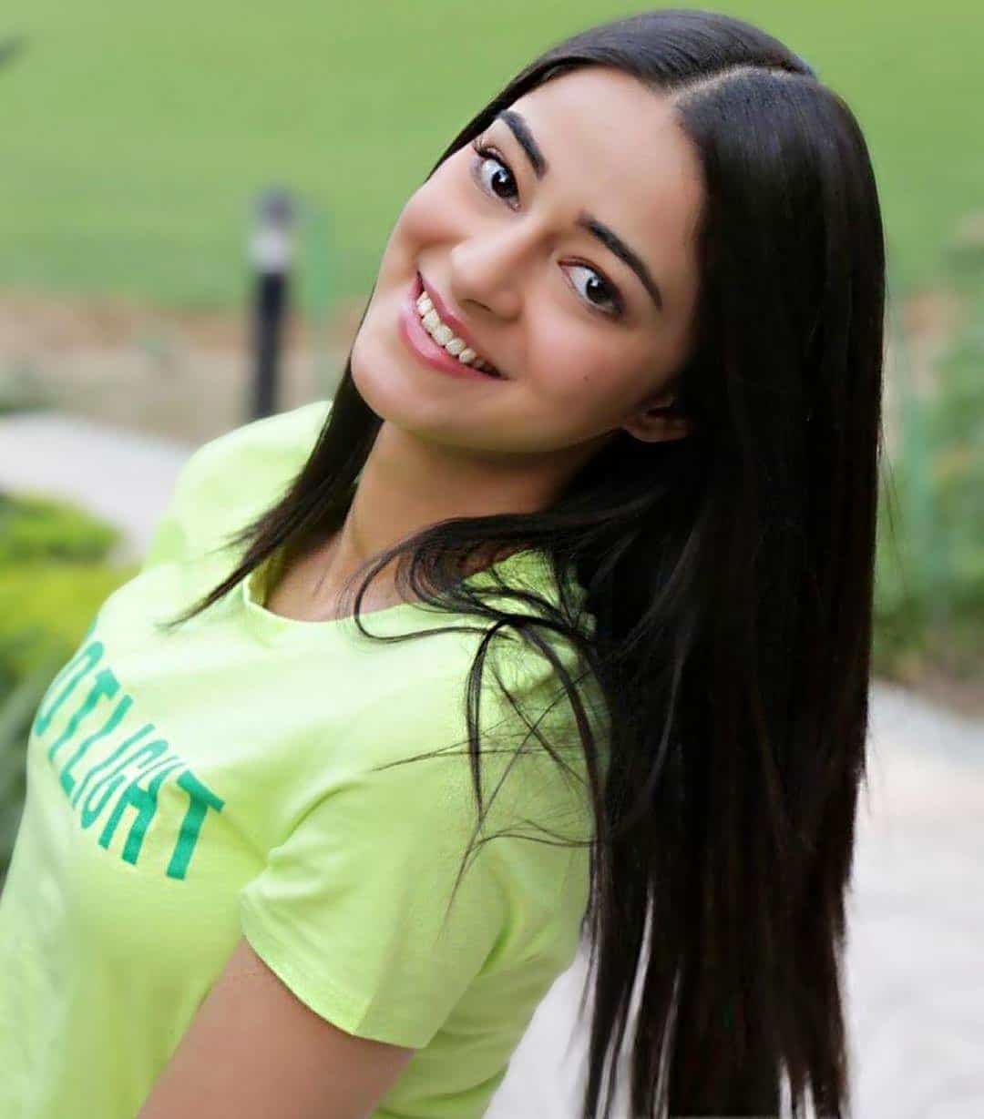 1080x1229 Ananya Pandey's Latest Photo from Student Of The Year 2