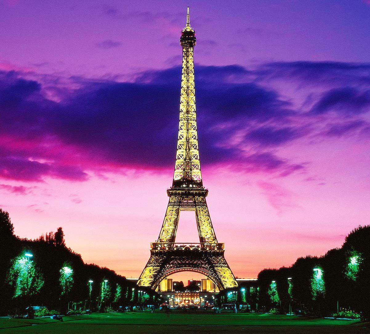 1202x1084 Eiffel Tower At Night Wallpaper. paris
