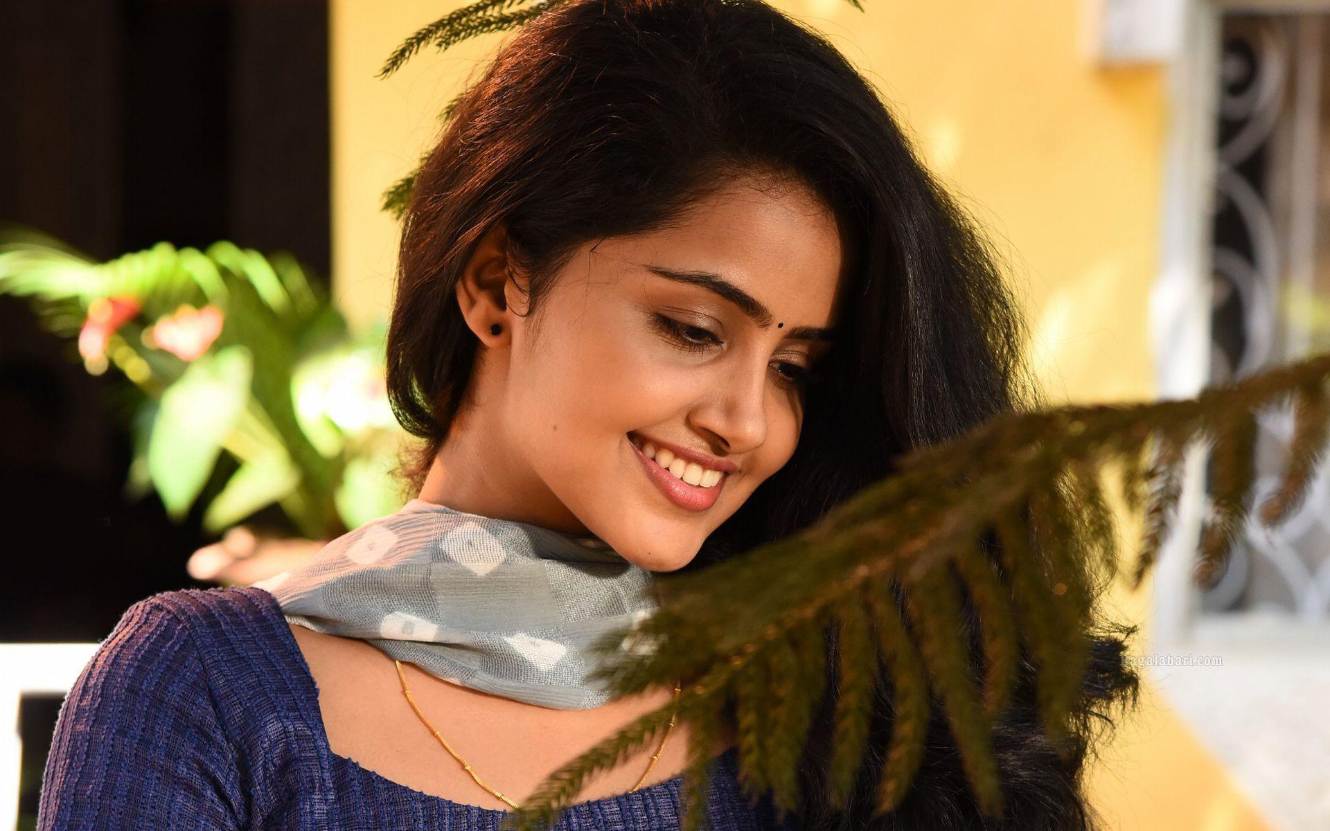 1920x1200 Anupama Parameswaran Wallpaper Download