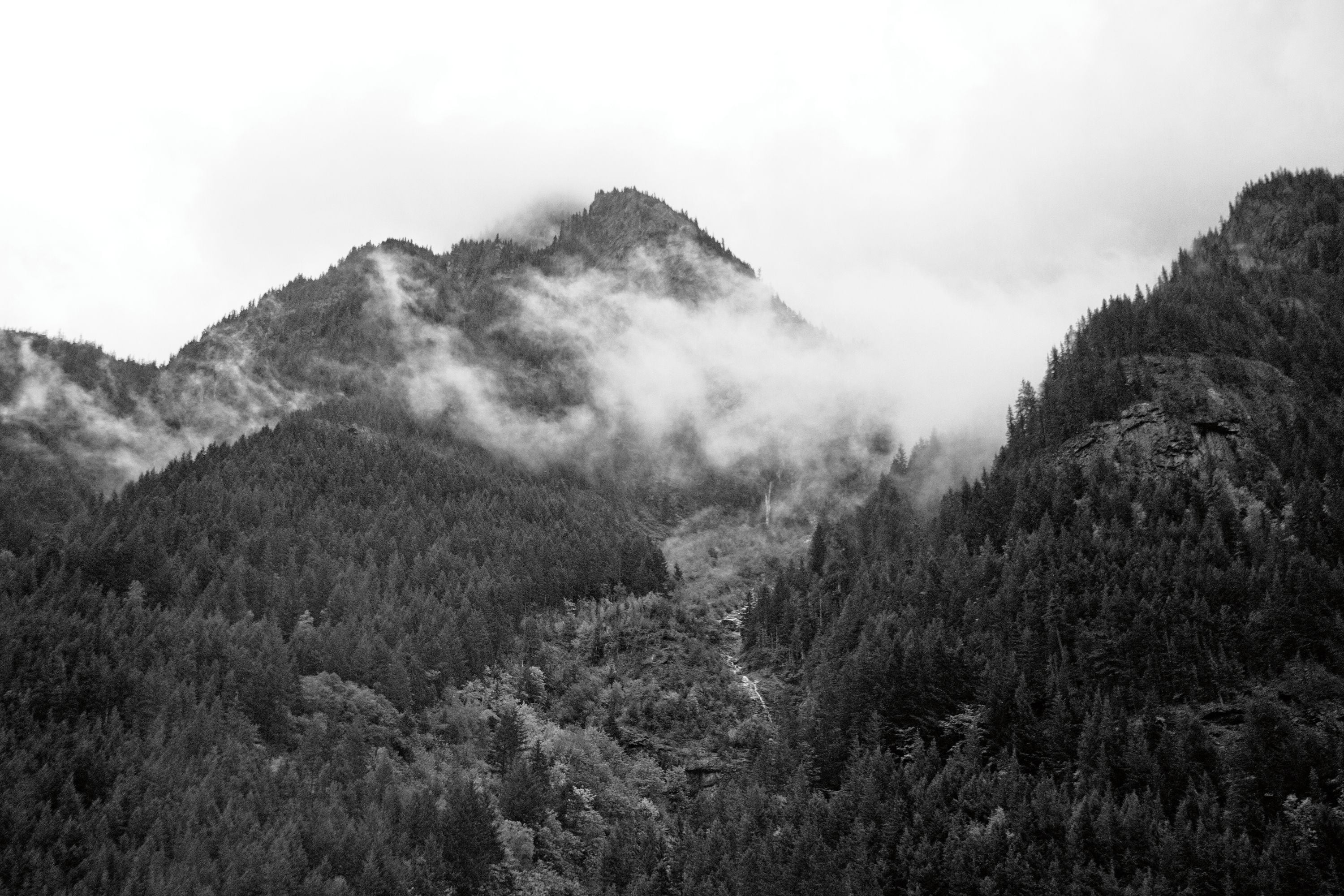 3000x2000 Peak North Cascades premium wallpaper