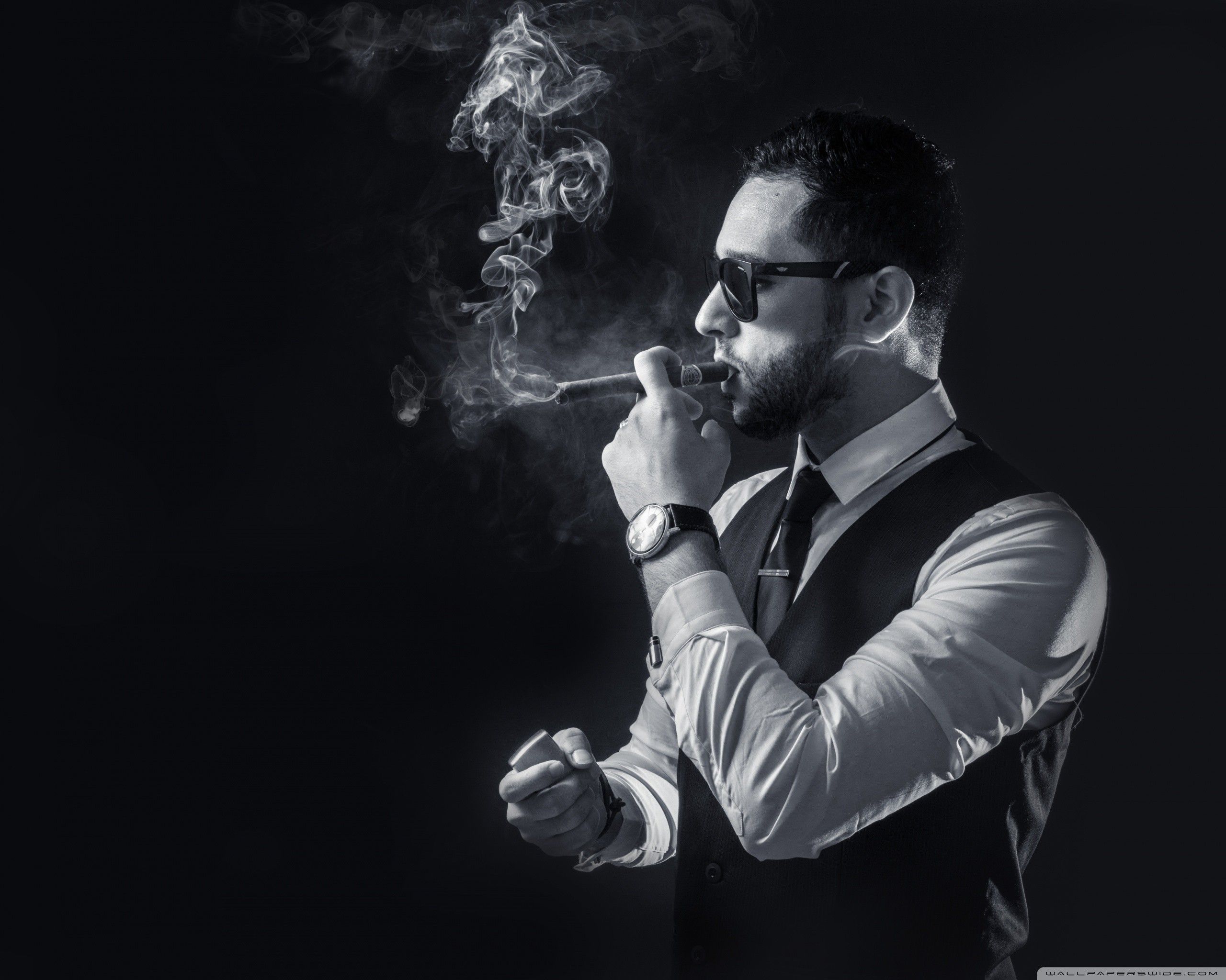 2560x2048 Classy Men Wallpaper