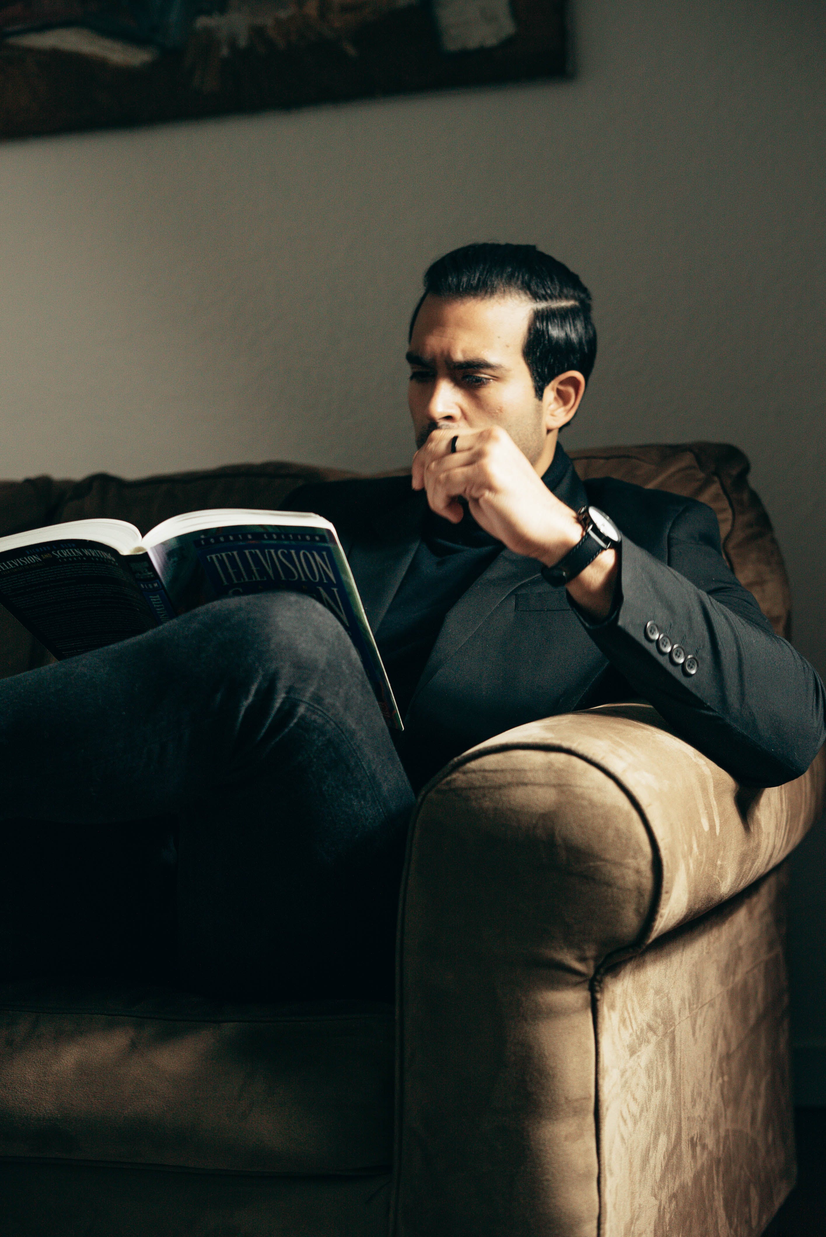 2832x4240 Elegant man with book on sofa · Free