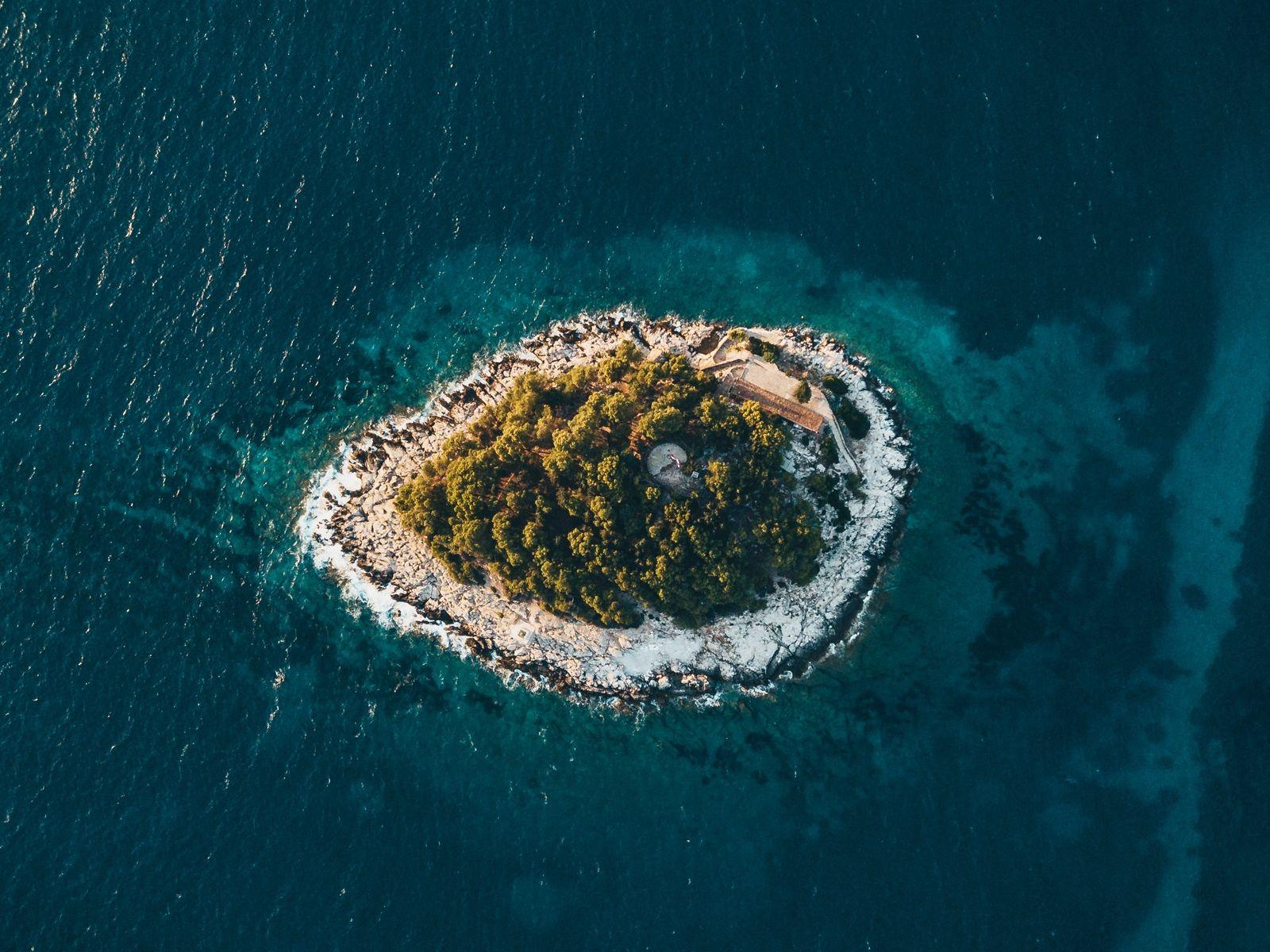 1600x1200 Download wallpaper 1600x1200 island, view from above, sea