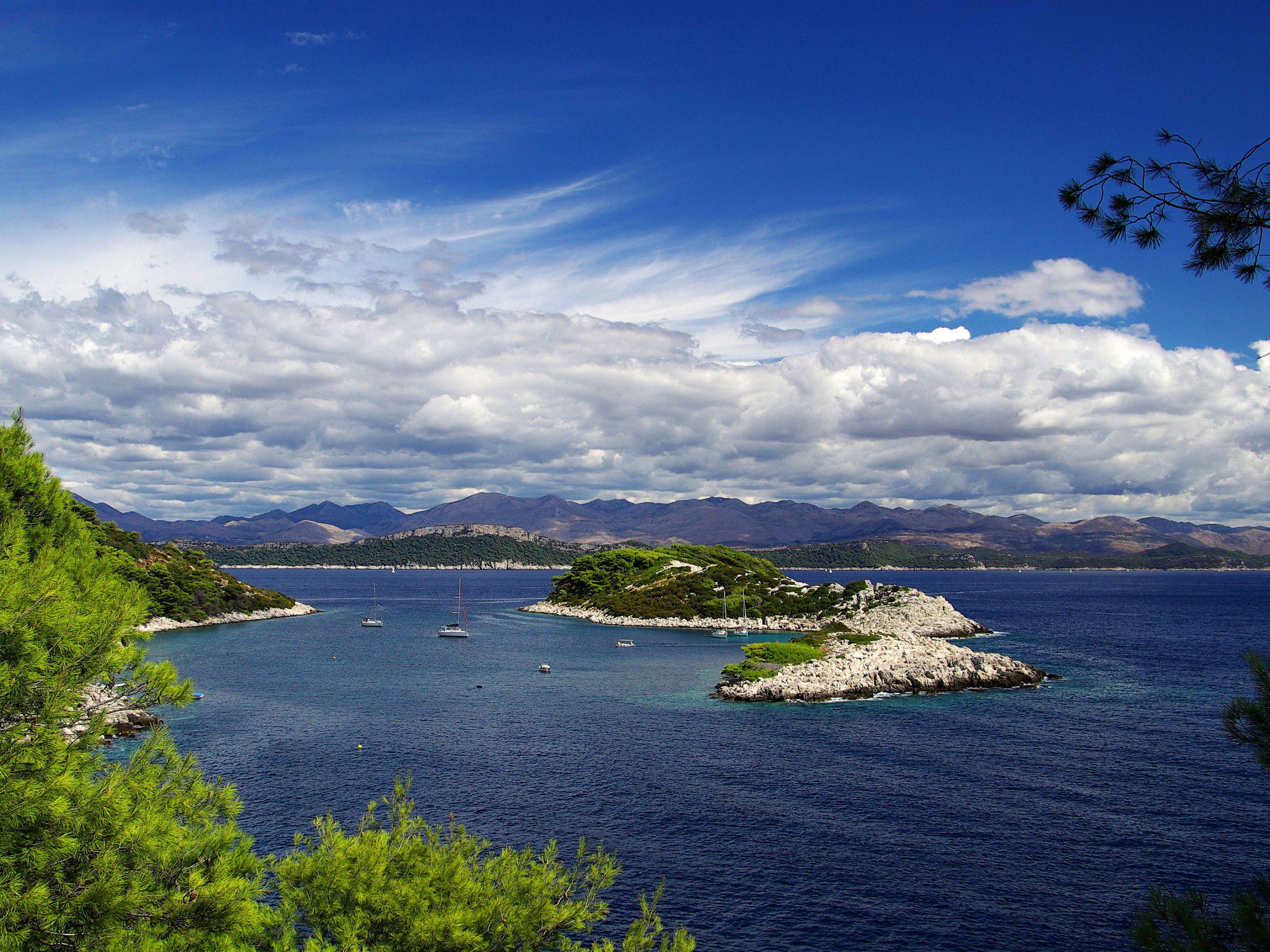 2560x1920 Unique beauty of the island of Mljet, Croatia wallpaper