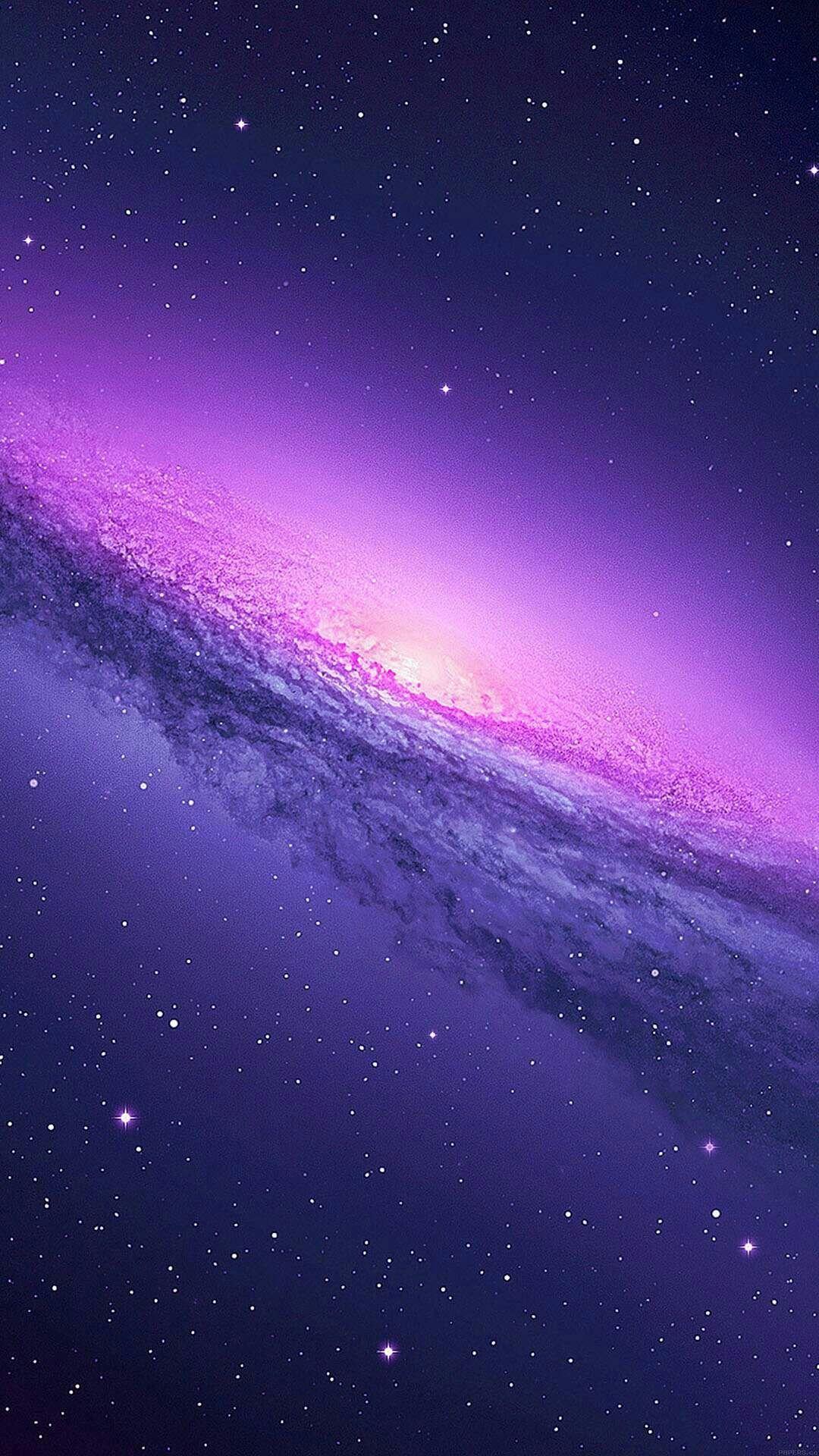 Khi bạn nhìn thấy hình ảnh của Cool Purple Galaxy, đó chính là cảm giác như bạn đang bước vào một vũ trụ đầy bí ẩn. Tận hưởng những trải nghiệm tuyệt vời nhất trong hành trình khám phá vũ trụ với những đám mây tím đẹp mắt, những ngôi sao rực rỡ trên trời đêm.