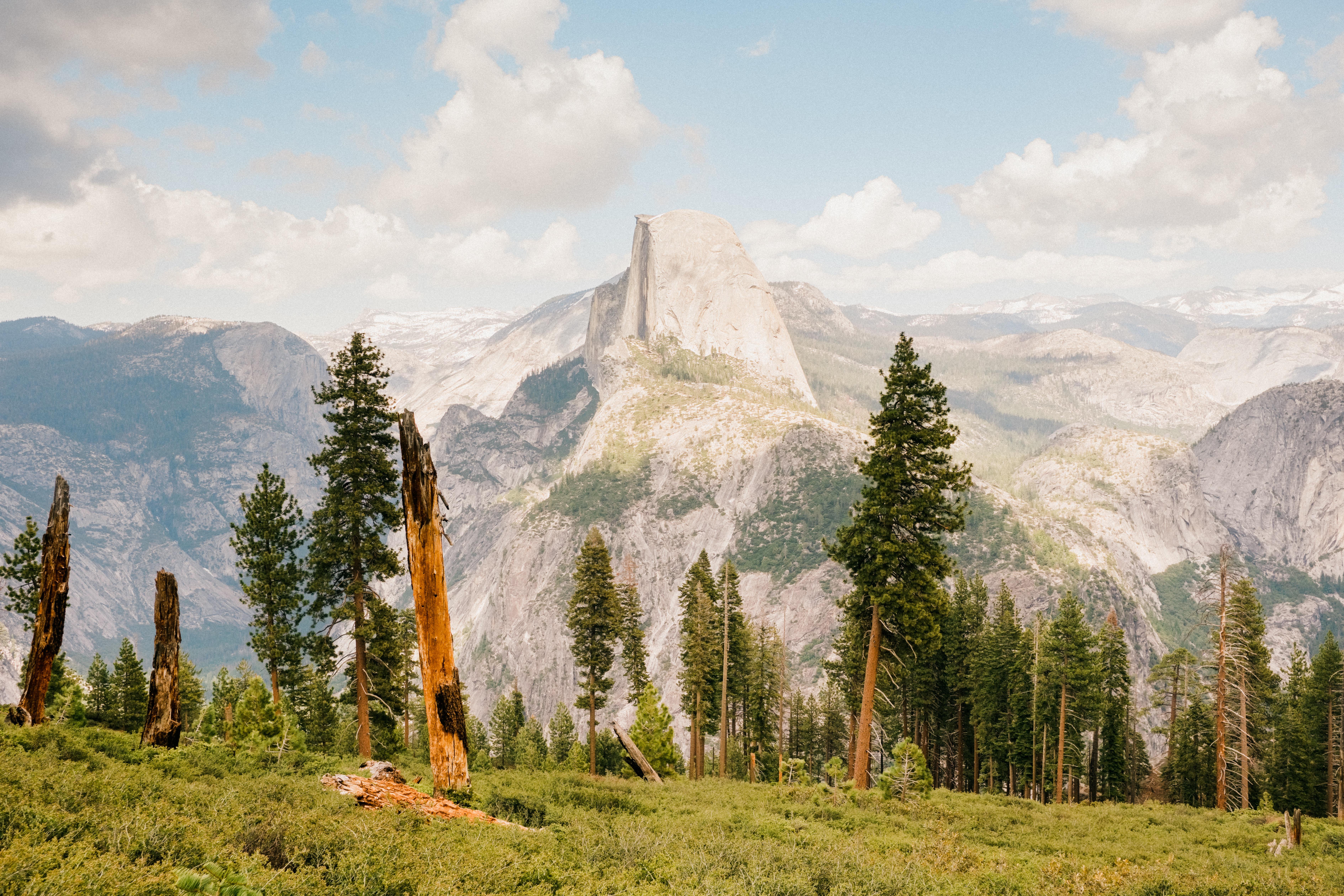 7557x5038 late Spring hike in Yosemite