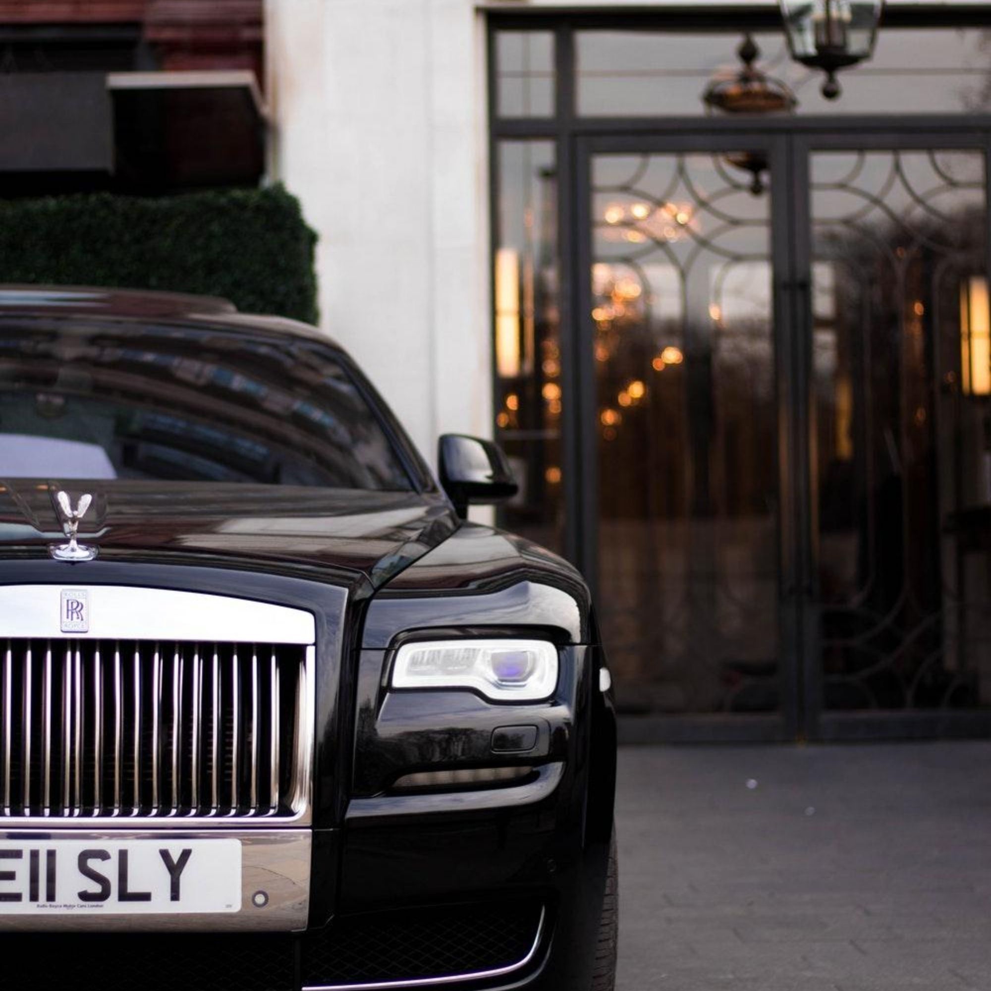 2000x2000 Luxury Lifestyle Car