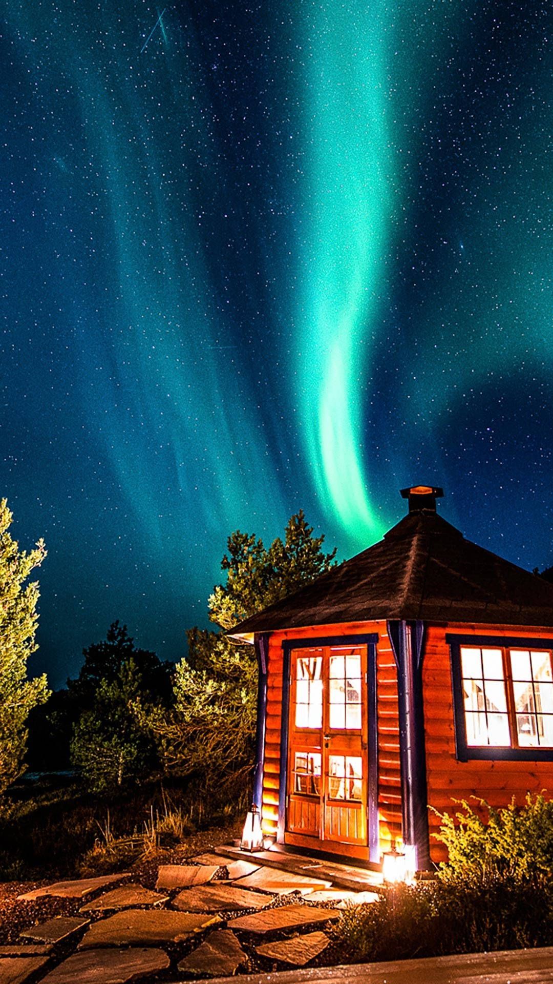 1080x1920 North Lights Cabin Wallpaper