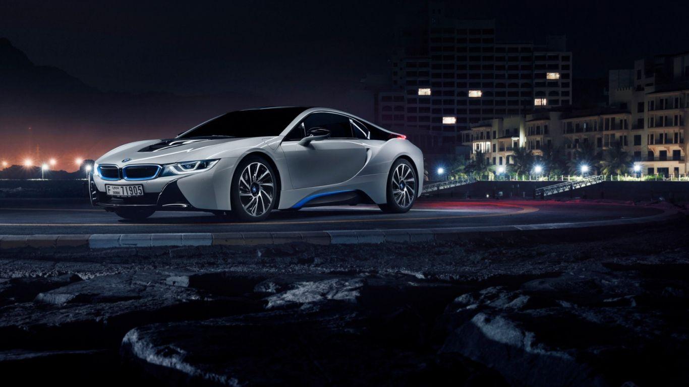 1366x768 HD Background BMW i8 In White Color Side View Night Wallpaper