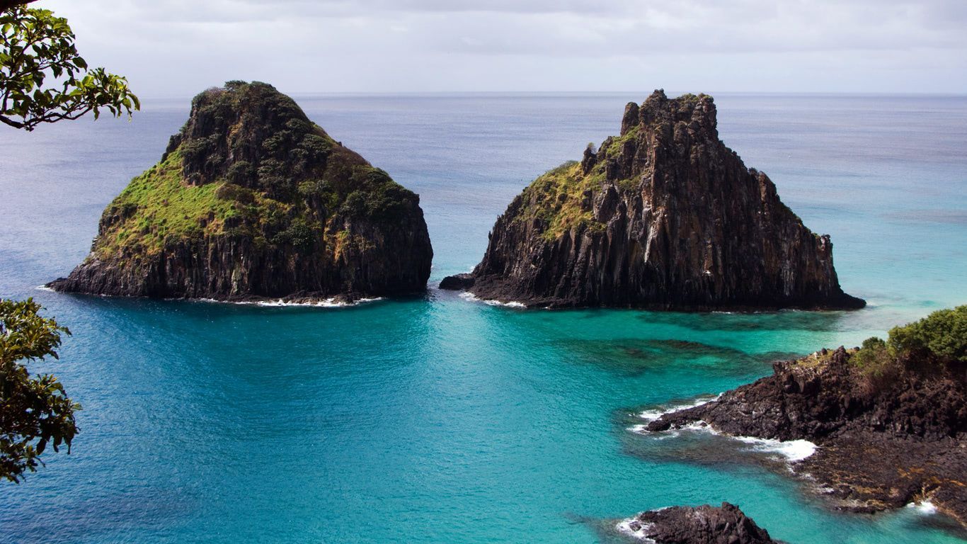 1366x768 Two Huge Rocks In Fernando De Noronha