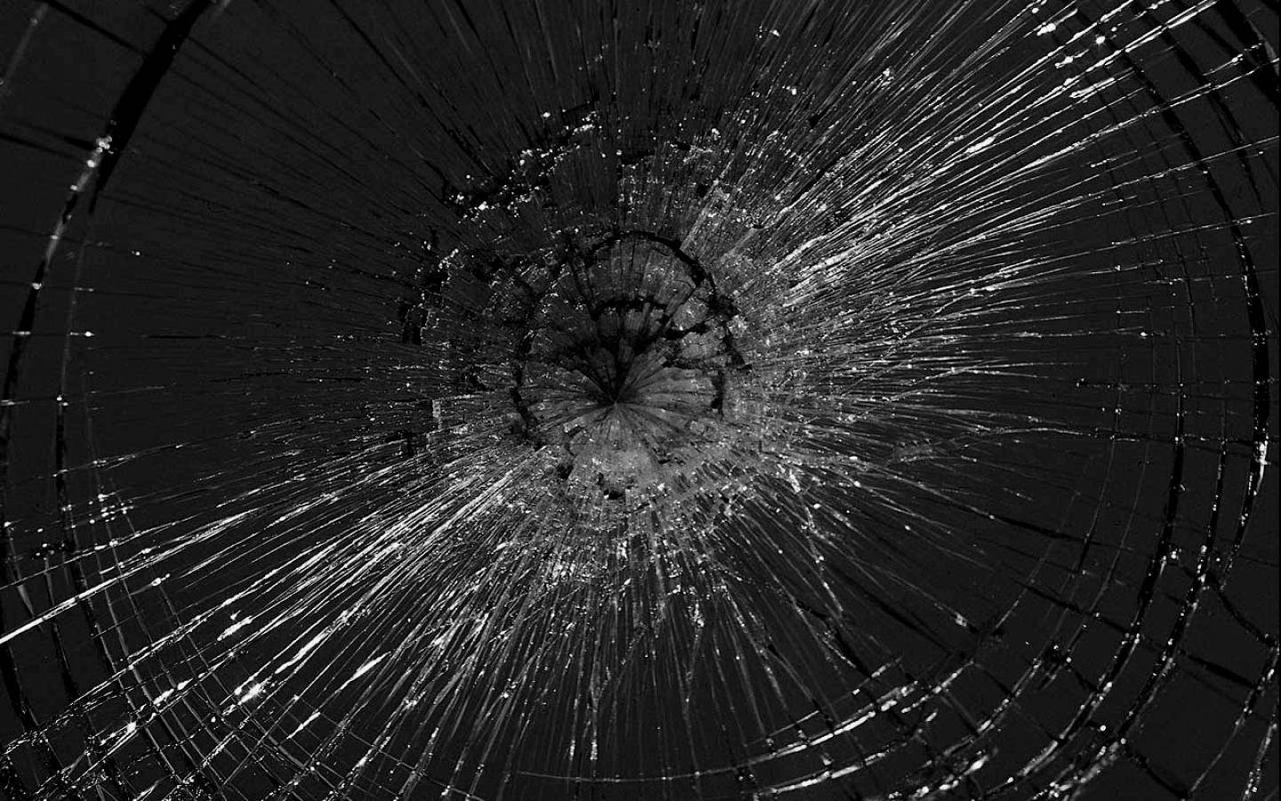 1440x900 Download Cracked Computer Screen Bullet
