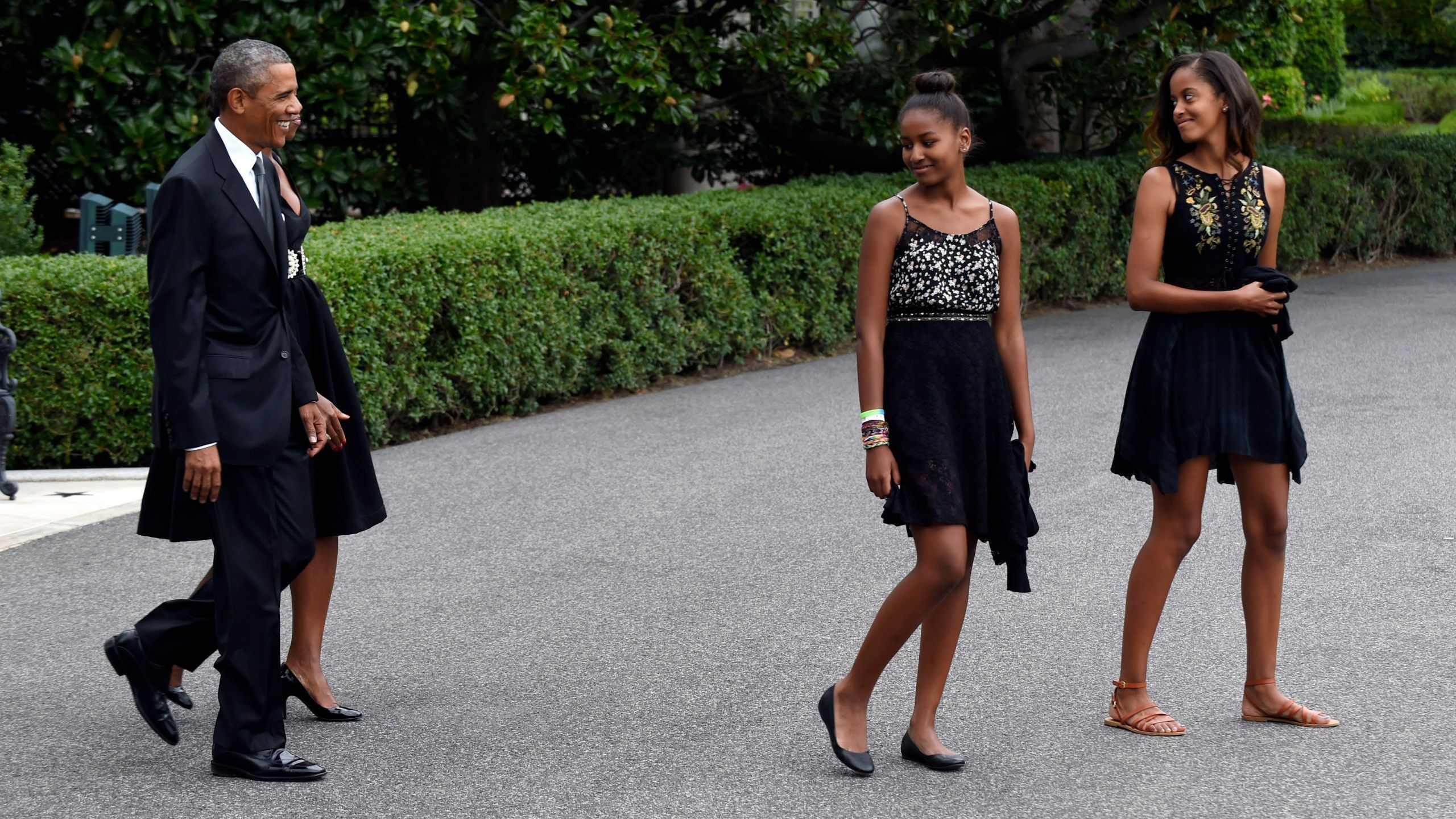 2560x1440 The Obamas share family photo
