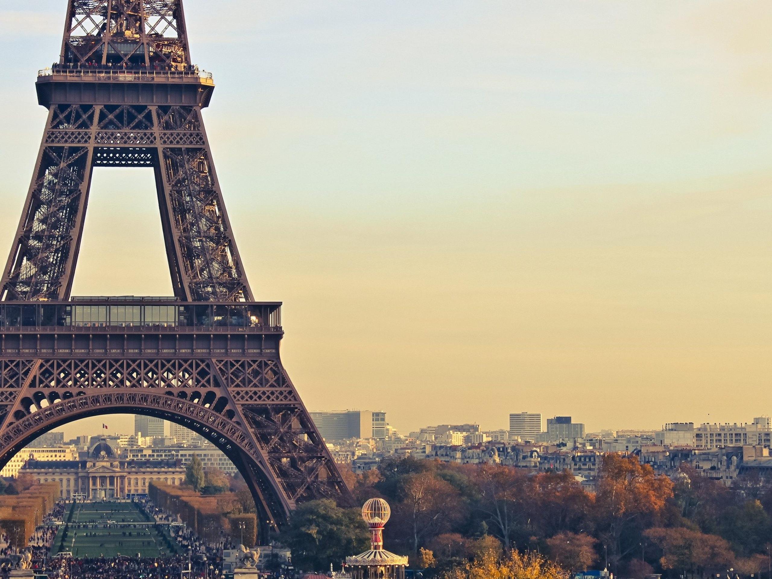 2560x1920 Girly Eiffel Tower Wallpaper