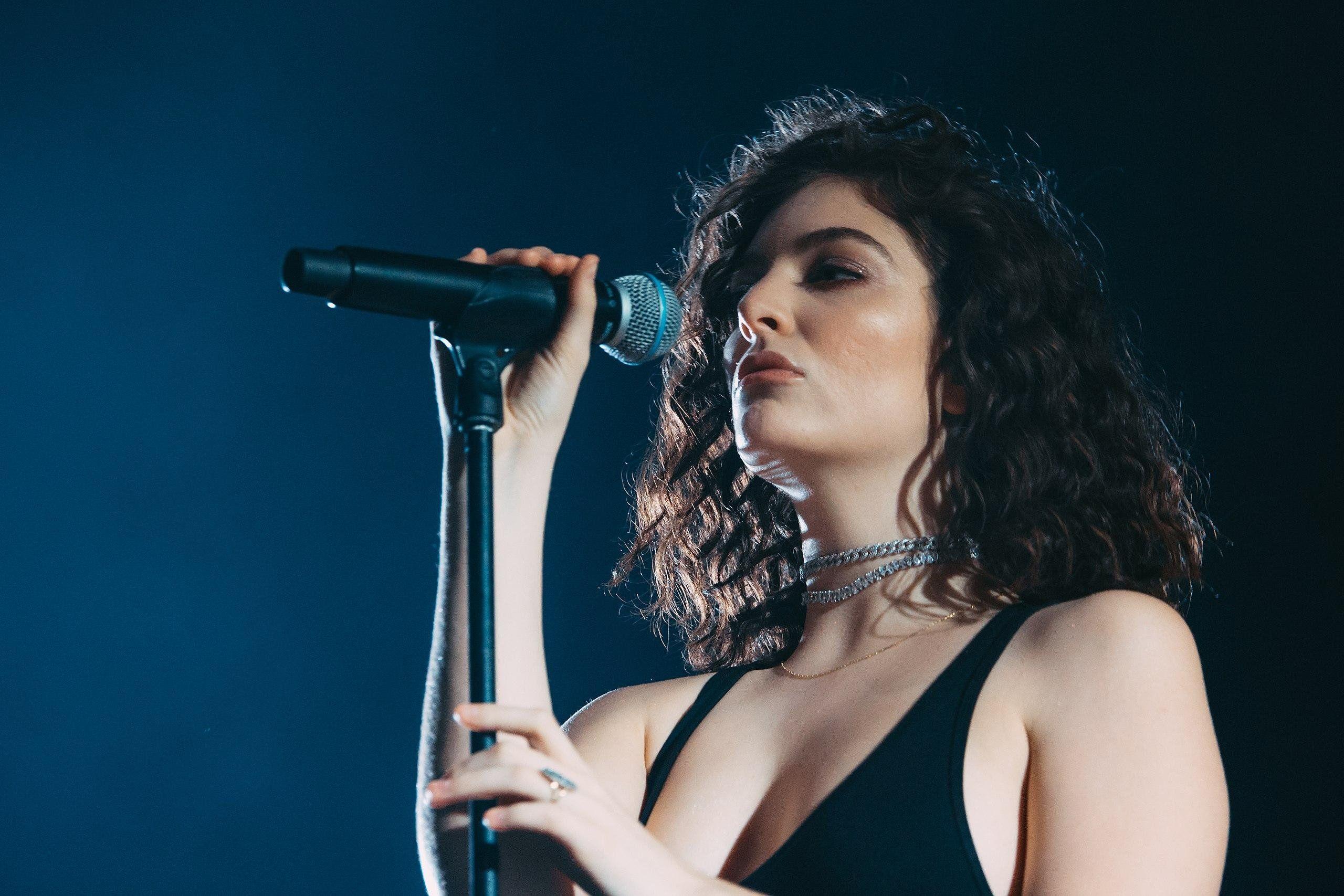 2560x1707 Lorde Live Singing Laptop Full HD 1080P HD 4k