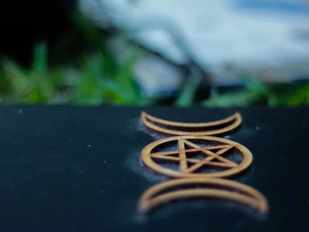 1024x768 Wiccan Triple Goddess Sign Wallpaper
