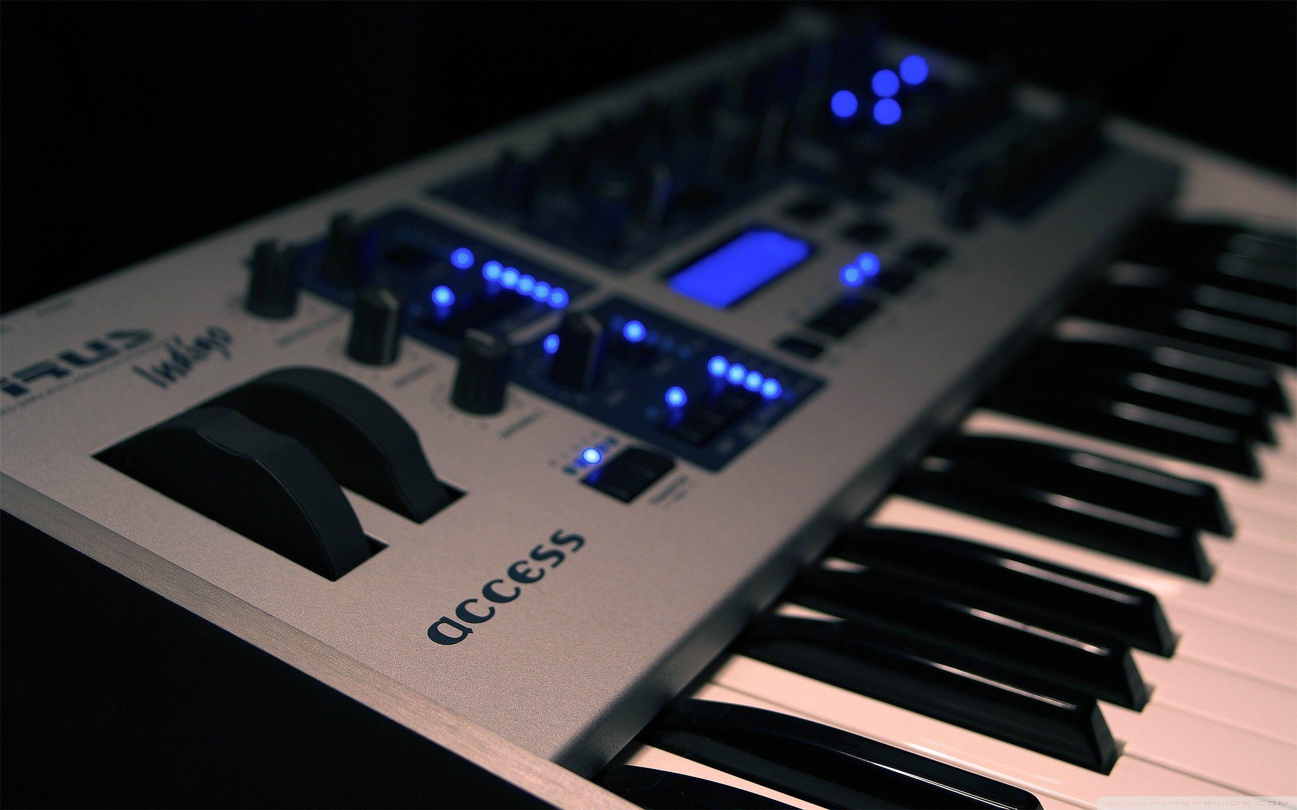 2560x1600 Piano keys wallpaper