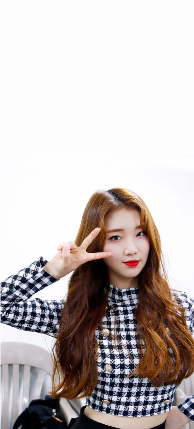 736x1628 Loona