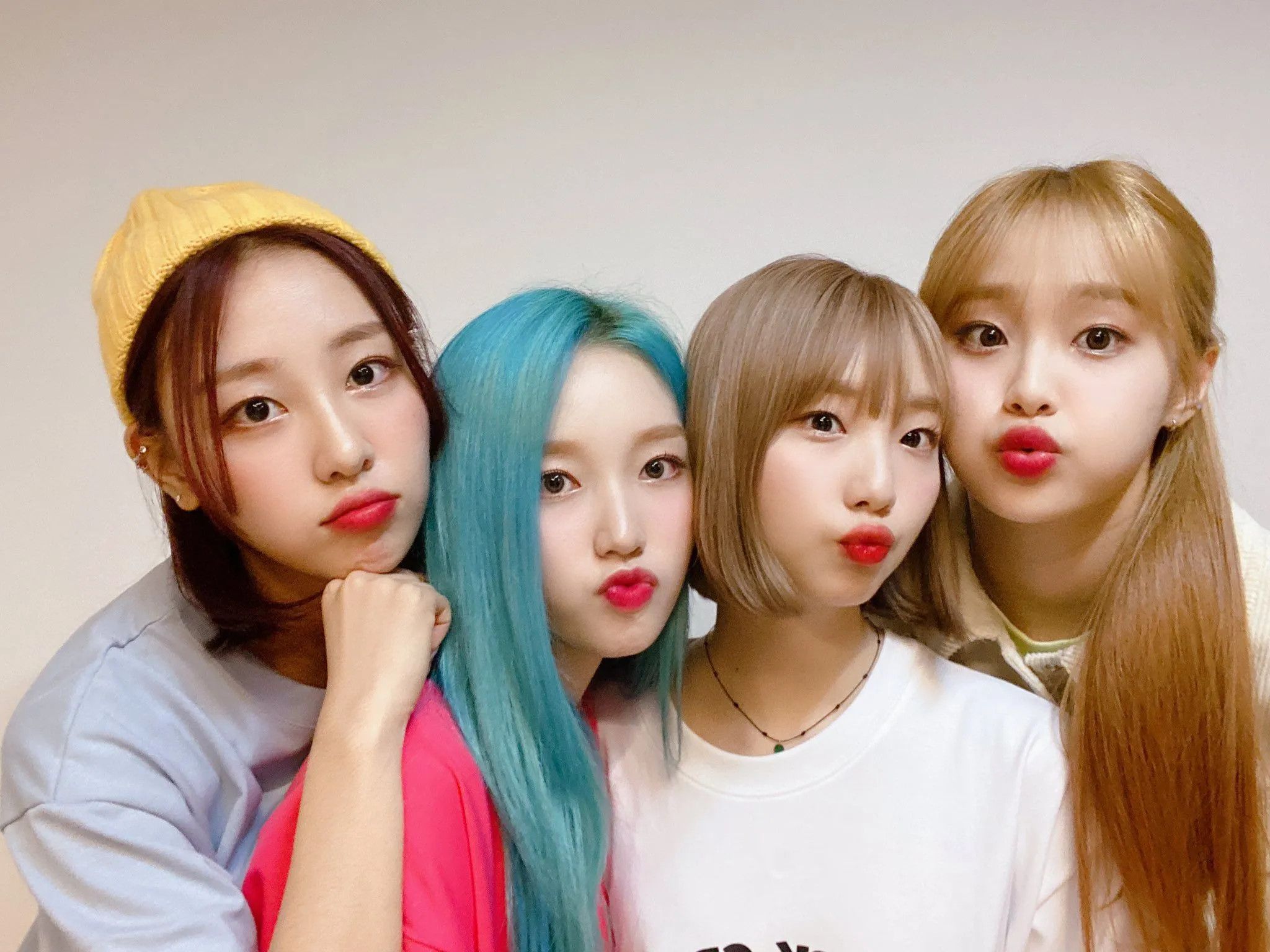 2048x1536 LOONA Twitter Update