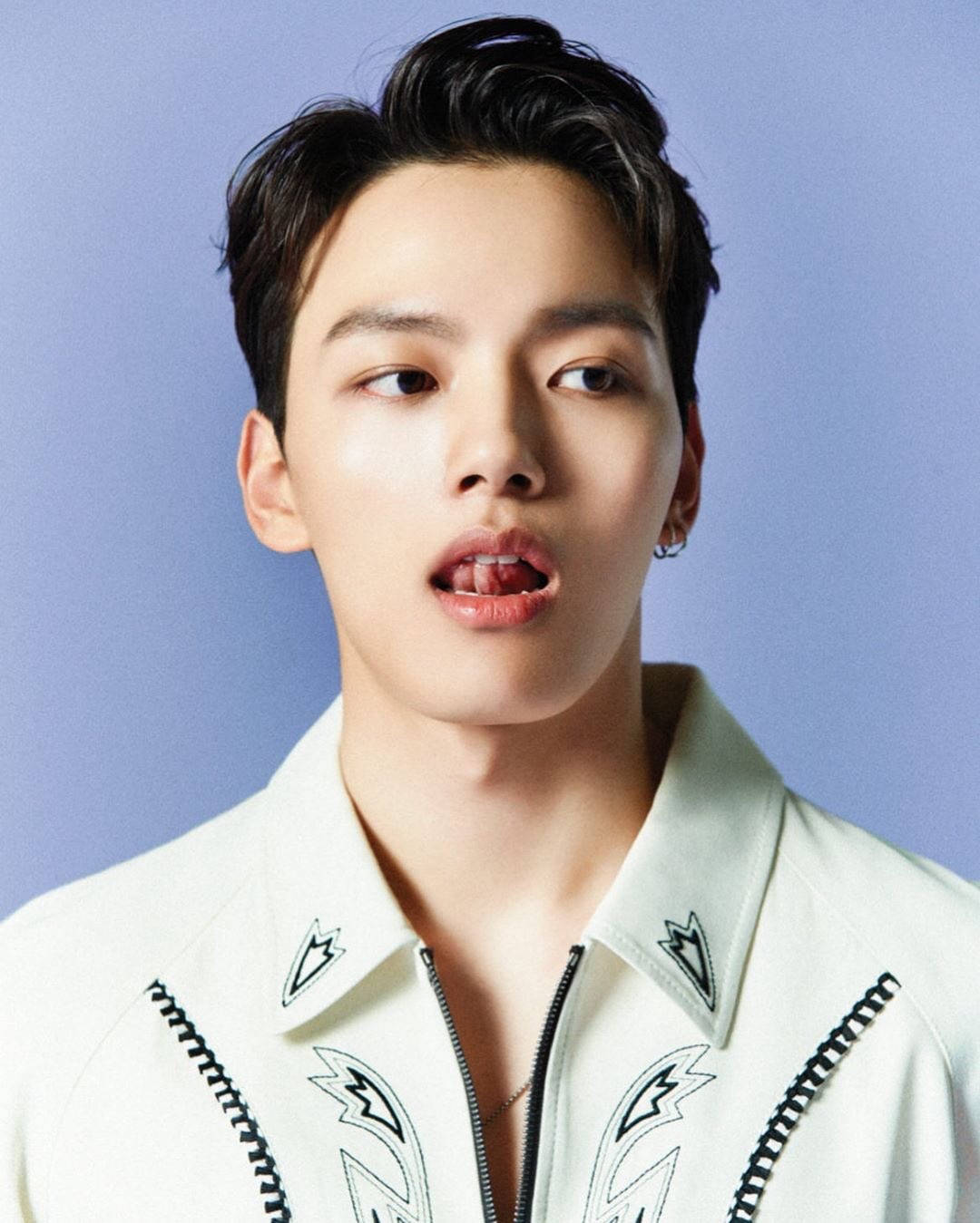 1080x1349 Yeo Jin Goo With Earrings Wallpaper
