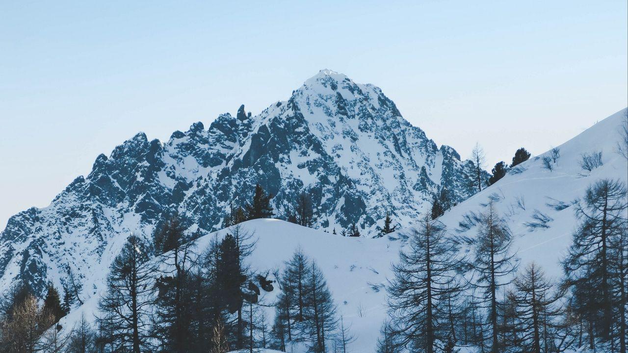 1280x720 Download wallpaper 1280x720 winter, mountain, snow, trees