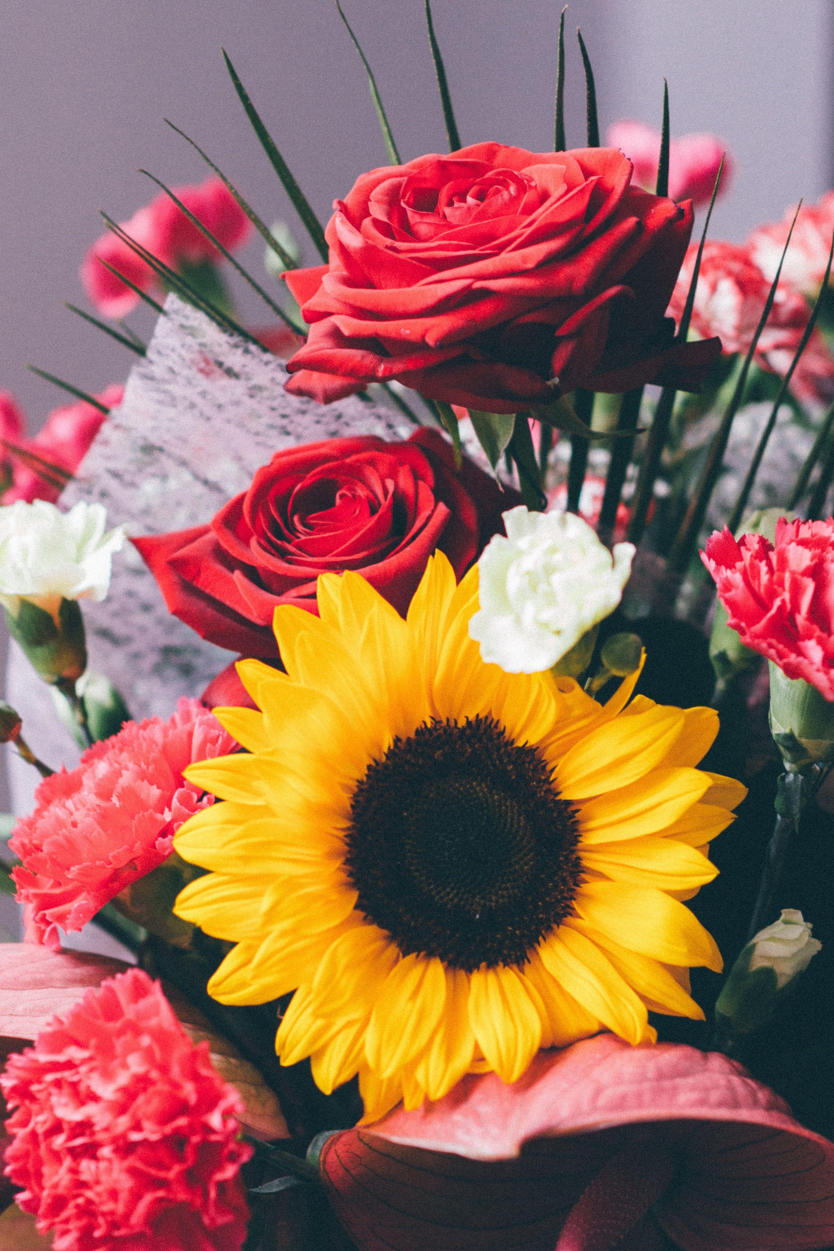 red roses and sunflowers