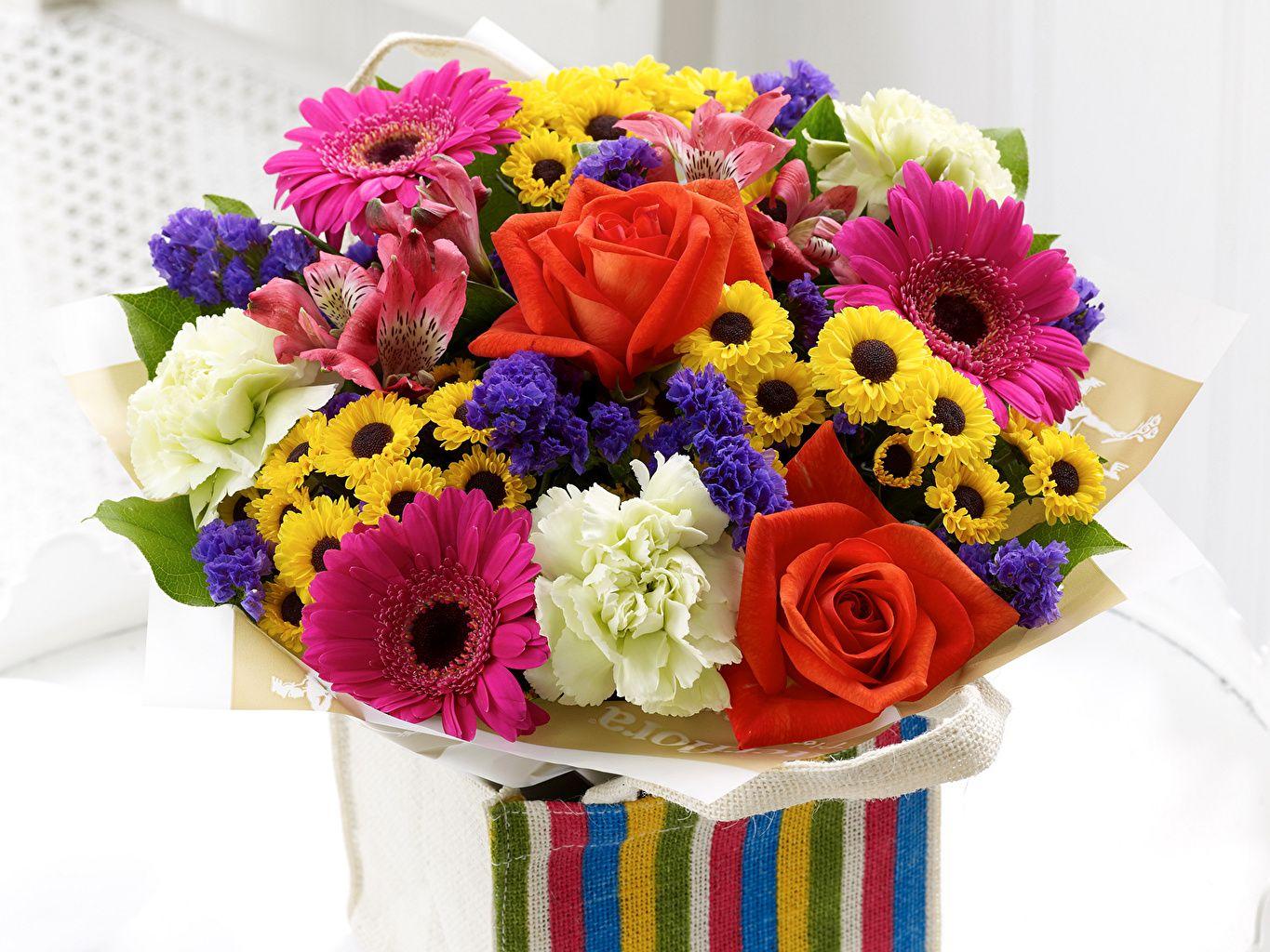 1365x1024 Desktop Wallpaper bouquet rose Gerberas Flowers Sunflowers