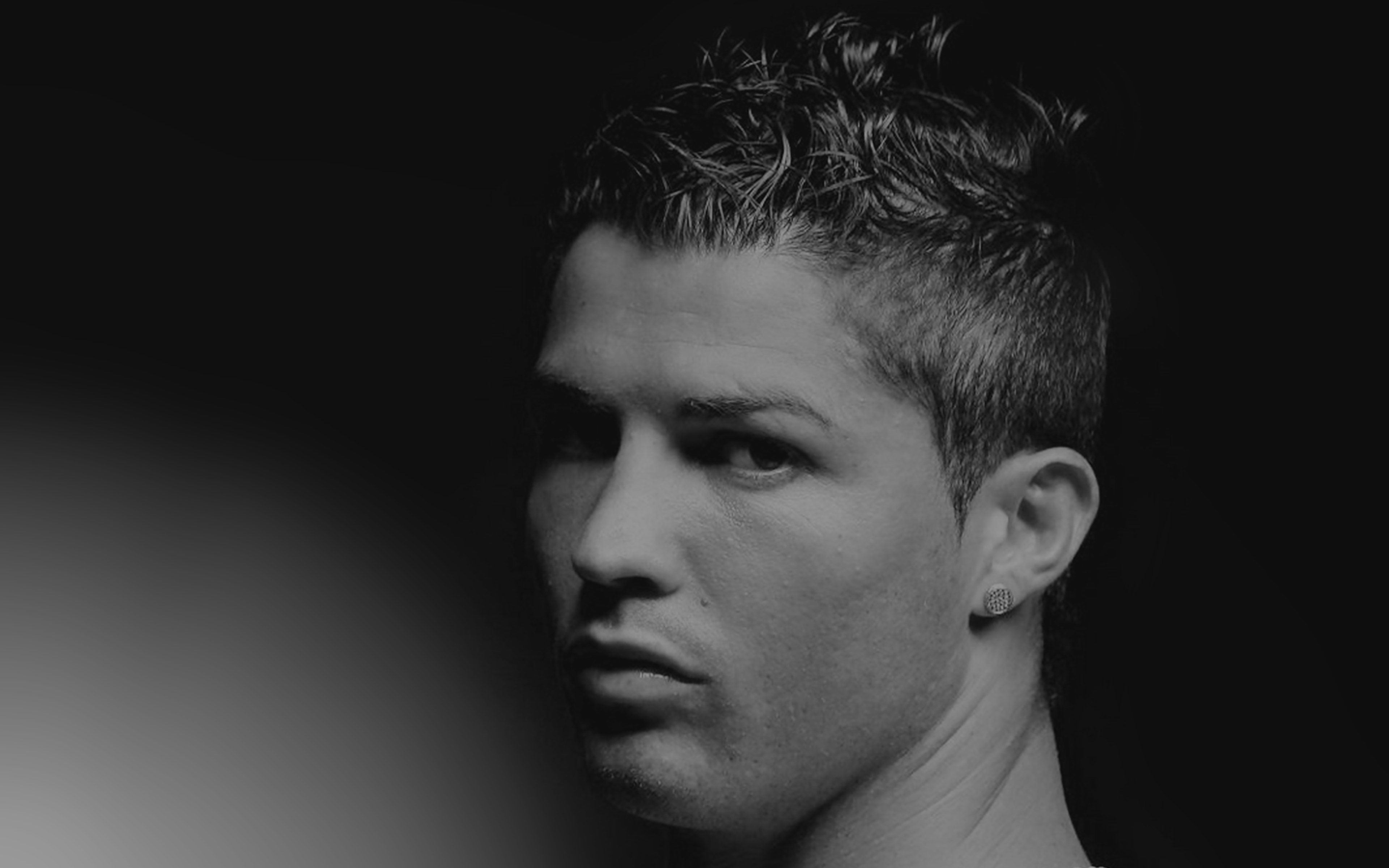 3840x2400 Christiano Ronaldo Bw Hot Sports