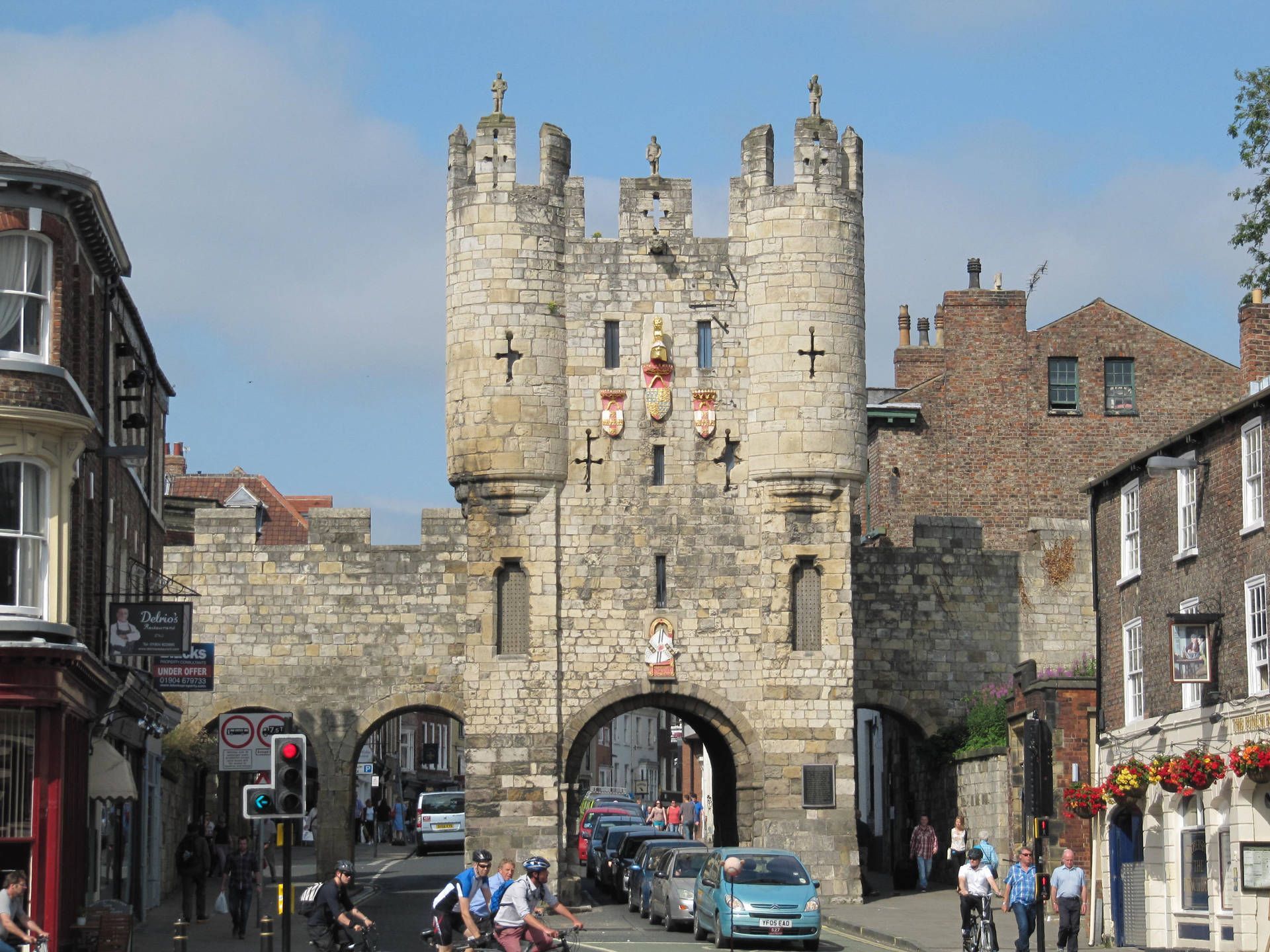 1920x1440 Historic City Centre Wallpaper