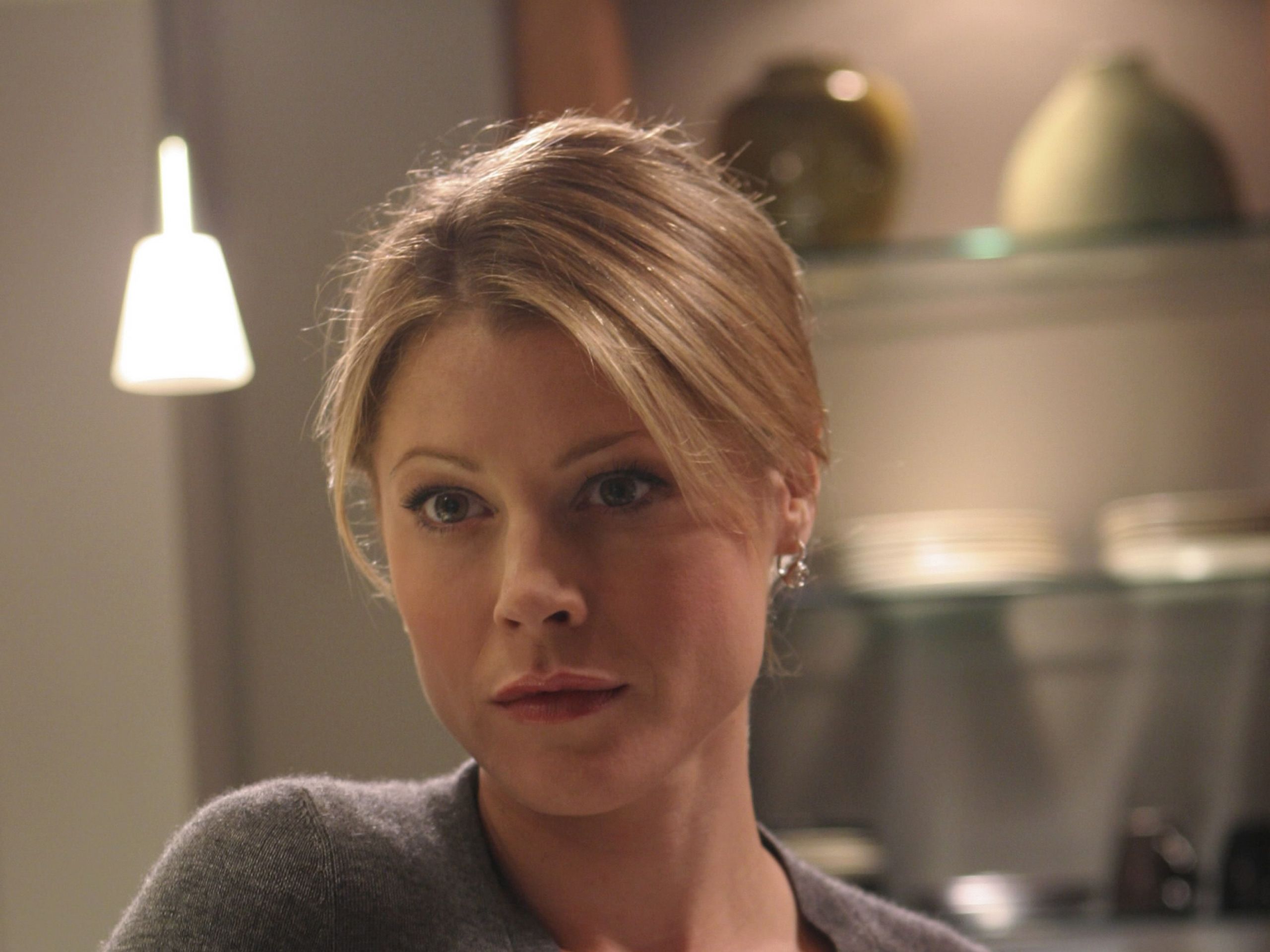 2560x1920 Celebrity Julie Bowen HD Wallpaper