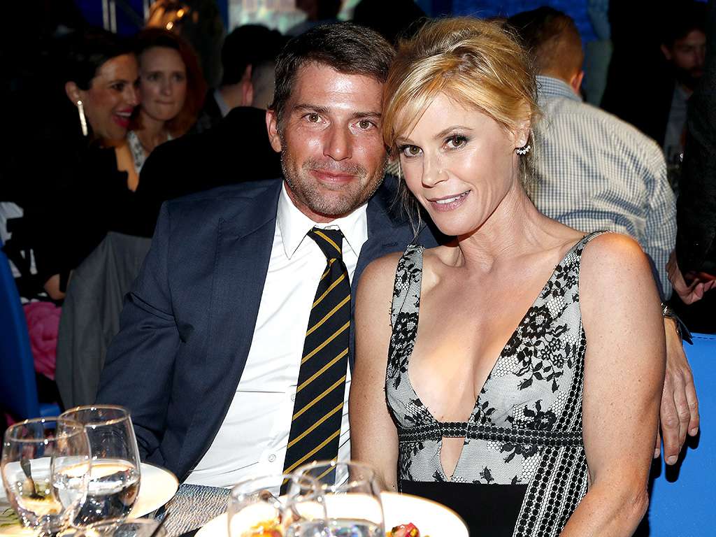 1024x768 Julie Bowen Says Her Husband Missed