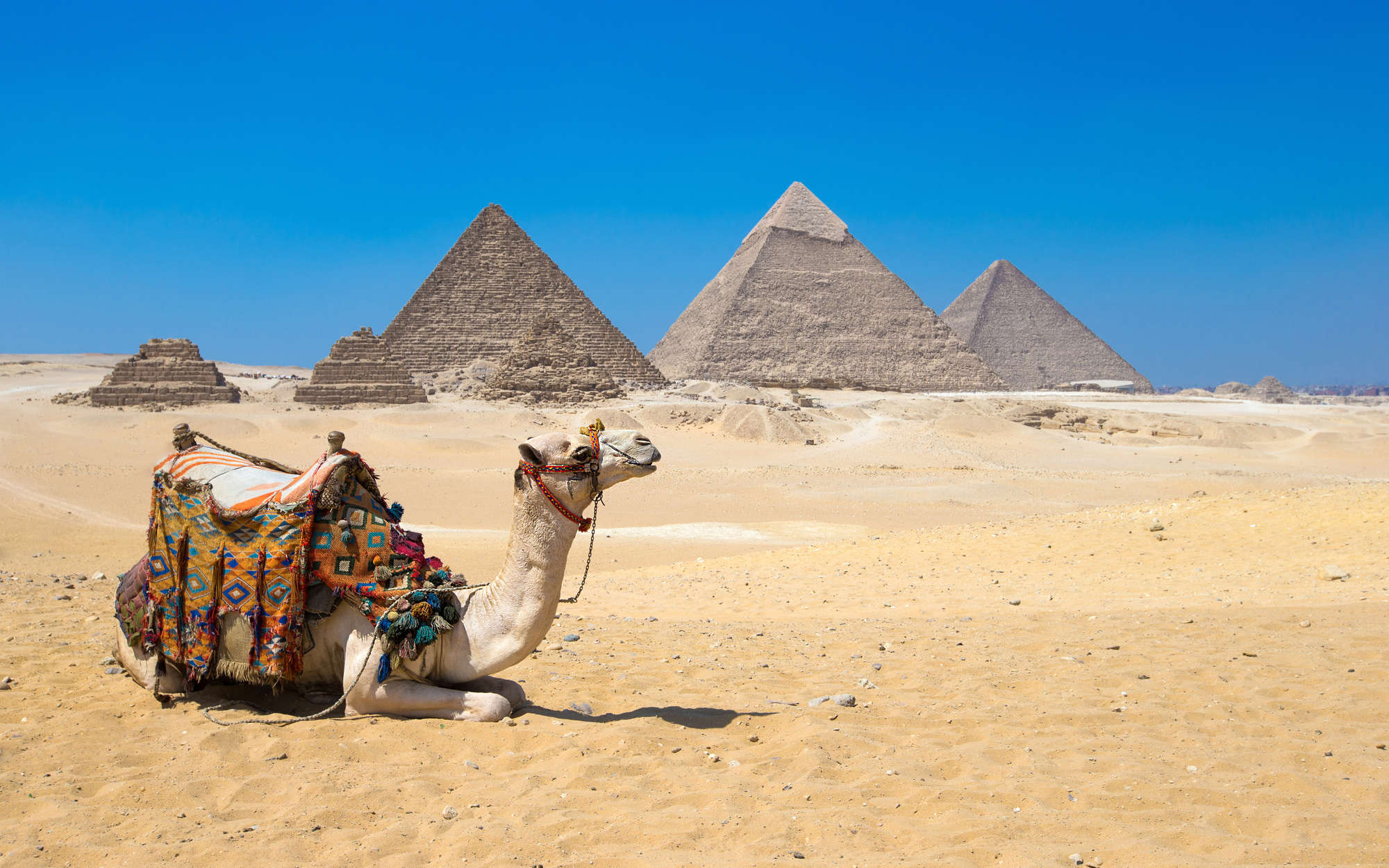 2000x1250 Pyramids of Giza Wallpaper